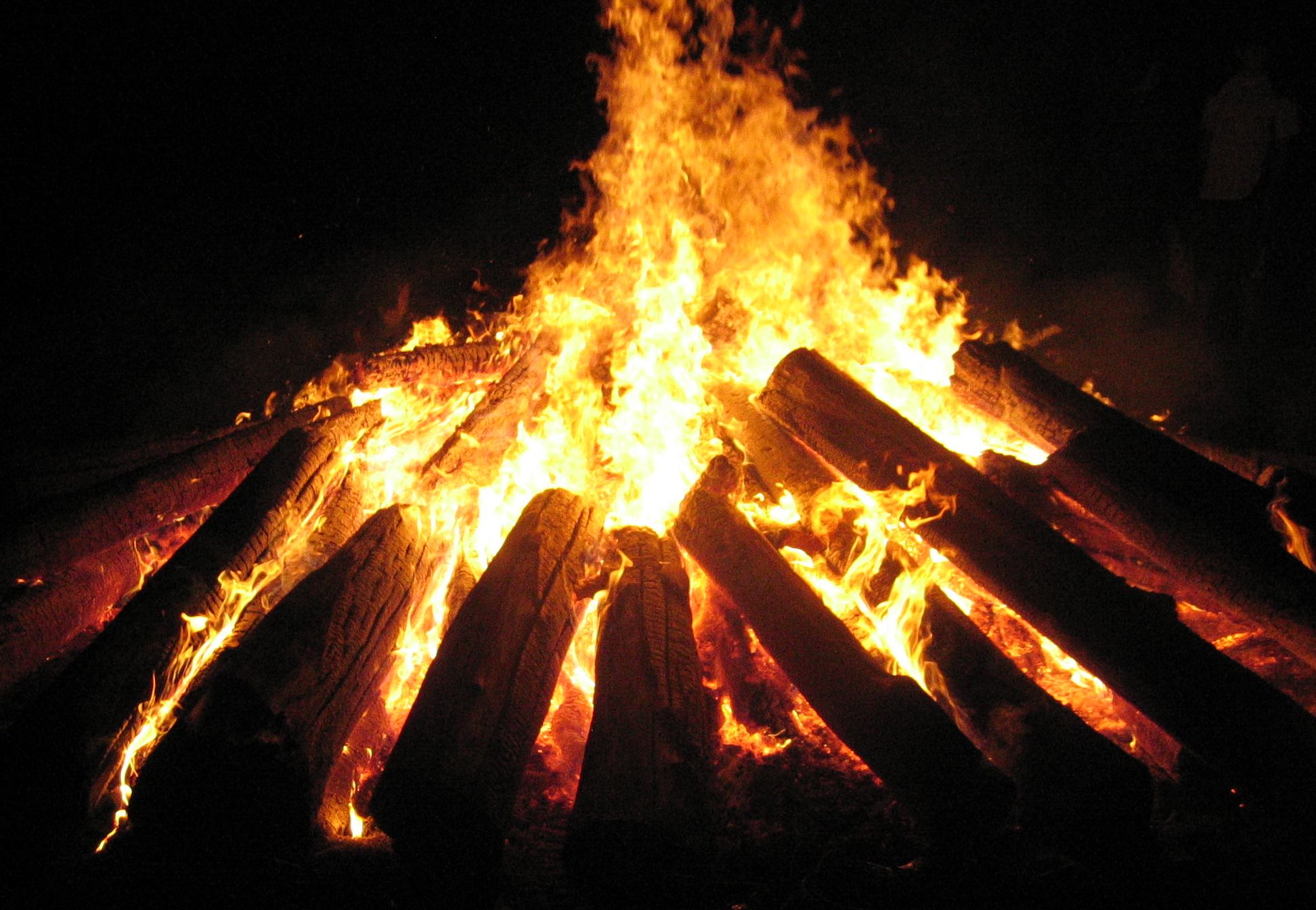 An images of a Bonfire | Source: Mirror