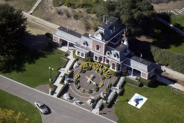 Michael Jackson's Neverland Ranch is shown November 18, 2003, outside of Santa Barbara, California. | Source: Getty Images.
