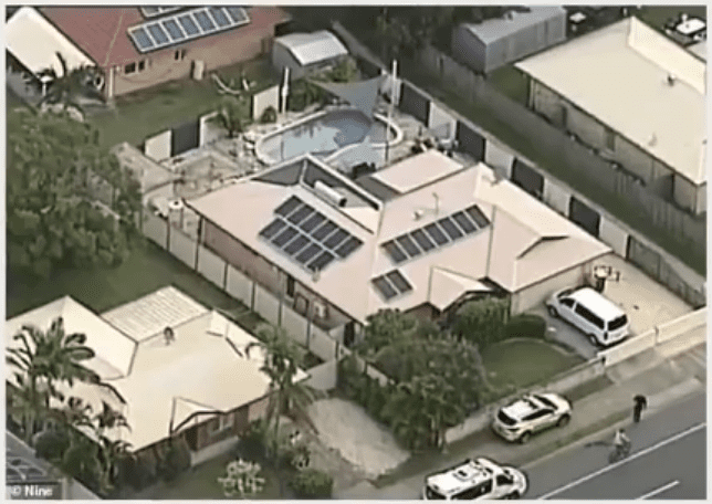 Vue aérienne de la maison où les 2 bambins vivaient et où ils se sont noyés. | YouTube/DailyNewsUSA