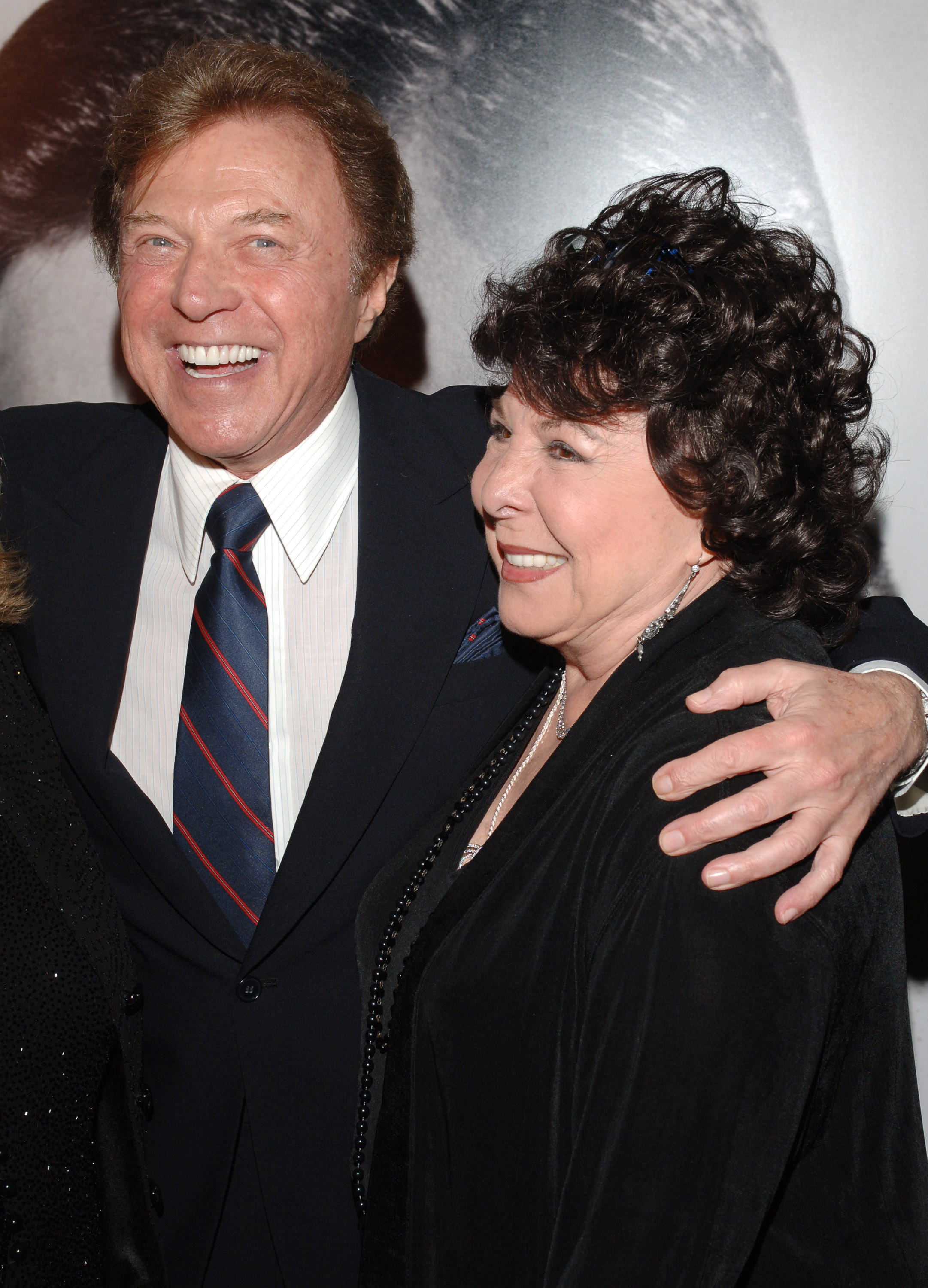 Steve Lawrence and Eydie Gorme during The Midnight Mission Honors Dick Van Dyke at Beverly Hills Hotel in Beverly Hills, California. | Source: Getty Images