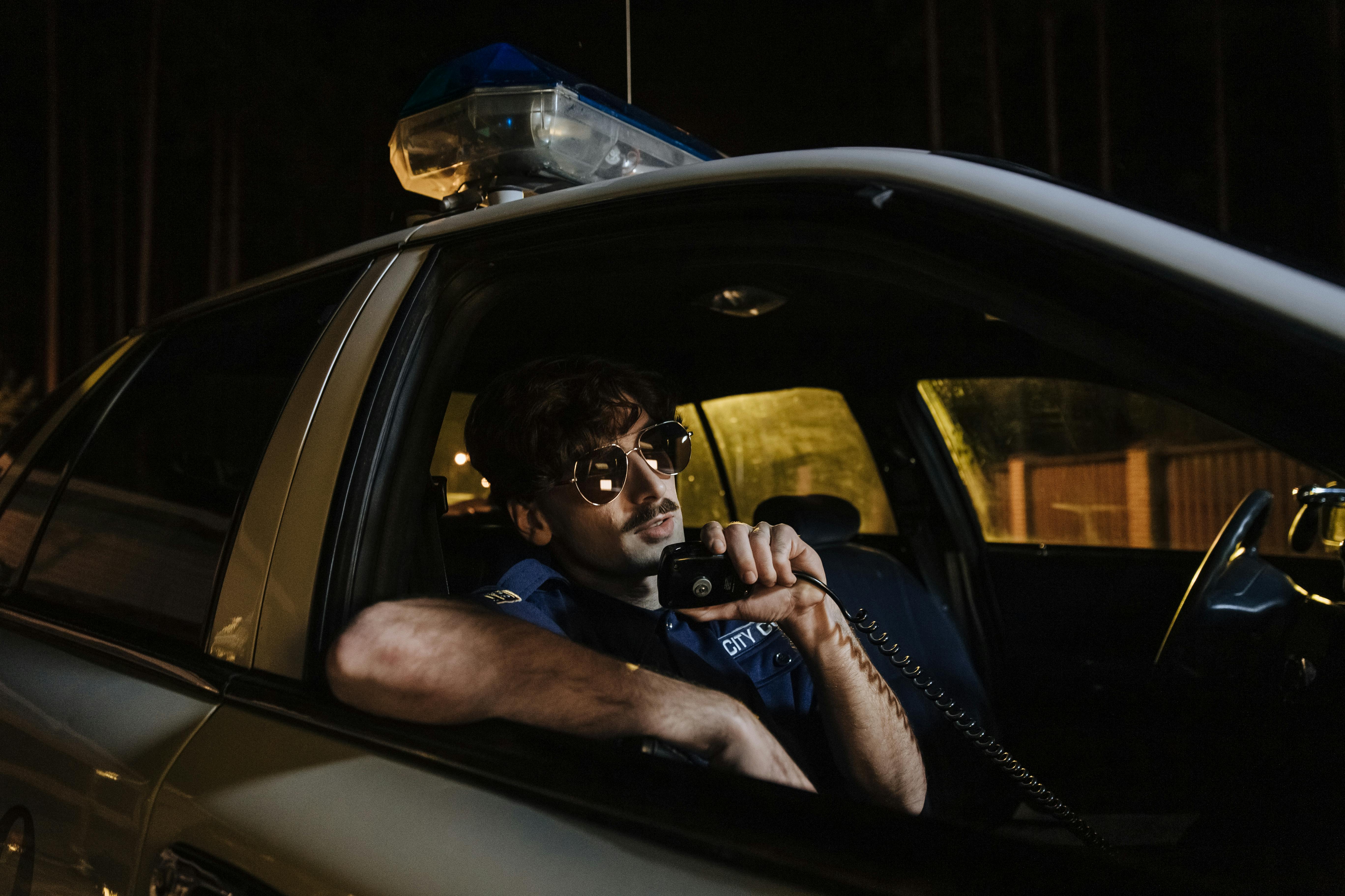 A policeman in his car | Source: Pexels
