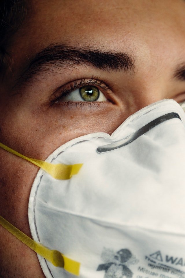 Photo of someone wearing a face mask | Photo: Pexels