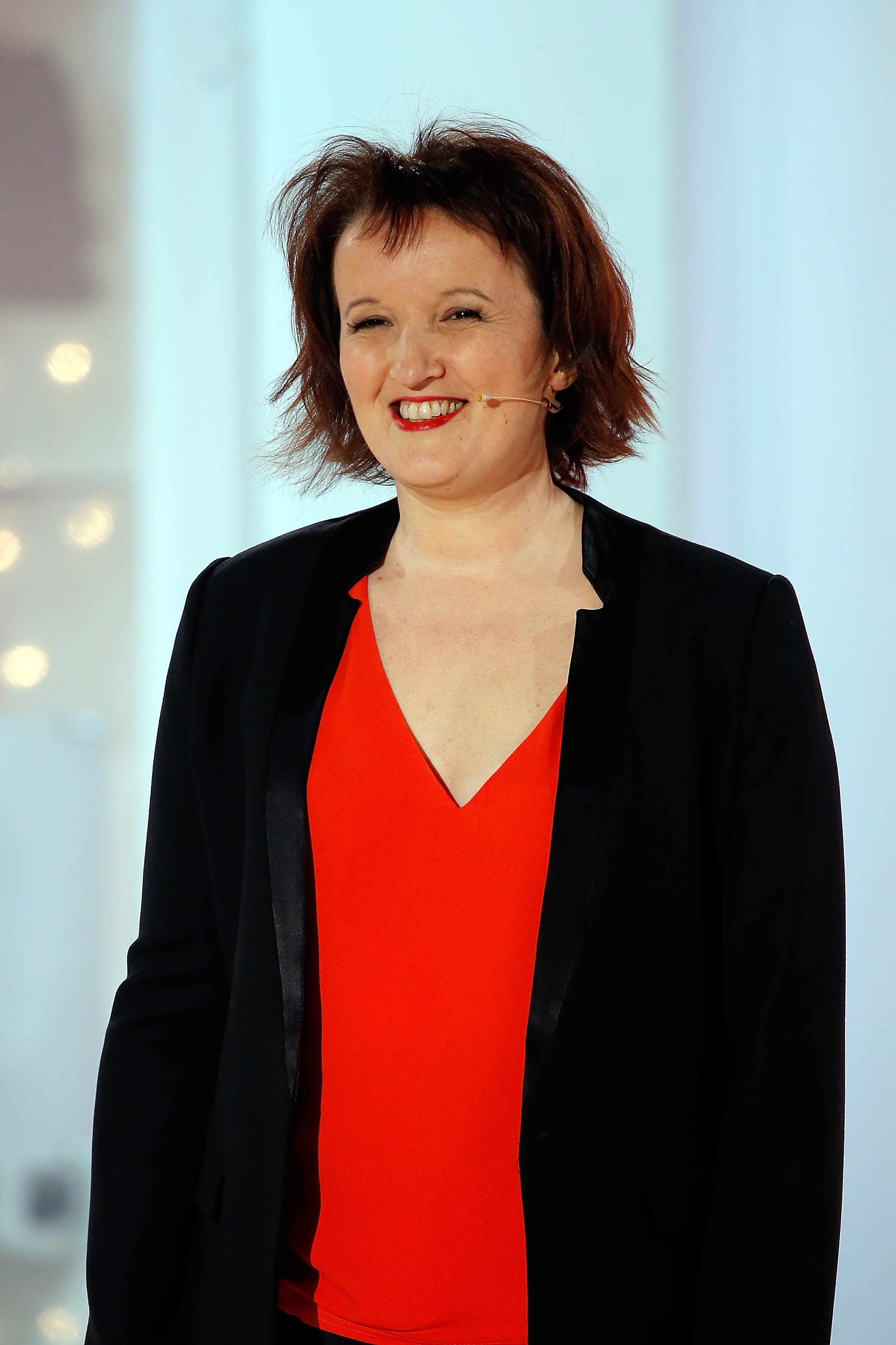L'humoriste Anne Roumanoff participe à l'émission "Vivement Dimanche" au Pavillon Gabriel le 2 décembre 2015 à Paris, France. | Photo : Getty Images L'humoriste Anne Roumanoff participe à l'émission "Vivement Dimanche" au Pavillon Gabriel le 2 décembre 2015 à Paris, France. | Photo : Getty Images