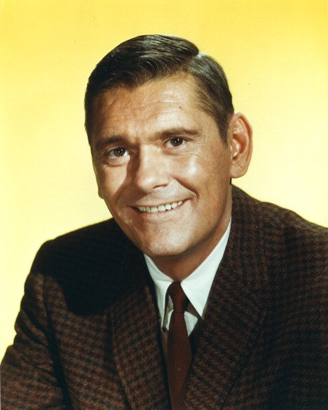 Dick York posing against a yellow background in a publicity portrait issued for television series, "Bewitched," circa 1967. | Photo: Getty Images