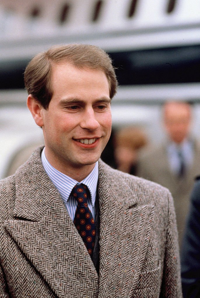 Le prince Edward, comte de Wessex, atterrit à Moscou pour une visite le 16 avril 1989 à Moscou, Russie. | Photo : Getty Images