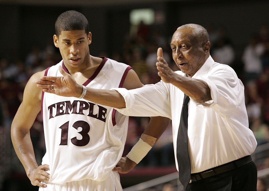 John Chaney coaching Temple Owl guard Mark Tyndale during a basketball match against Army in Liacouras Center in Phialdpehia, Pennsylvania on November 15, 2005. | Photo: Getty Images