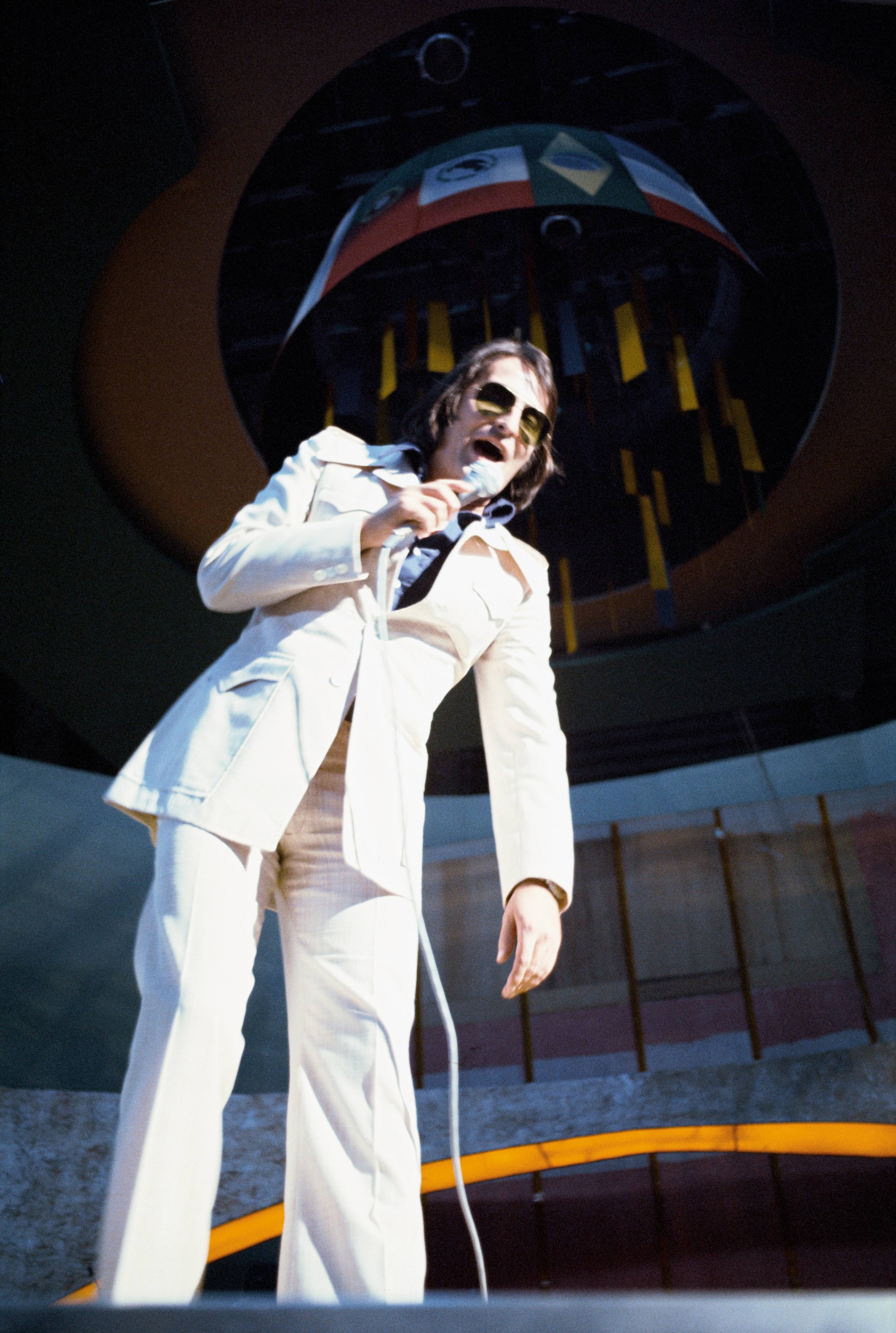 Nino Bravo en concierto en Madrid circa 1971. | Foto: Getty Images