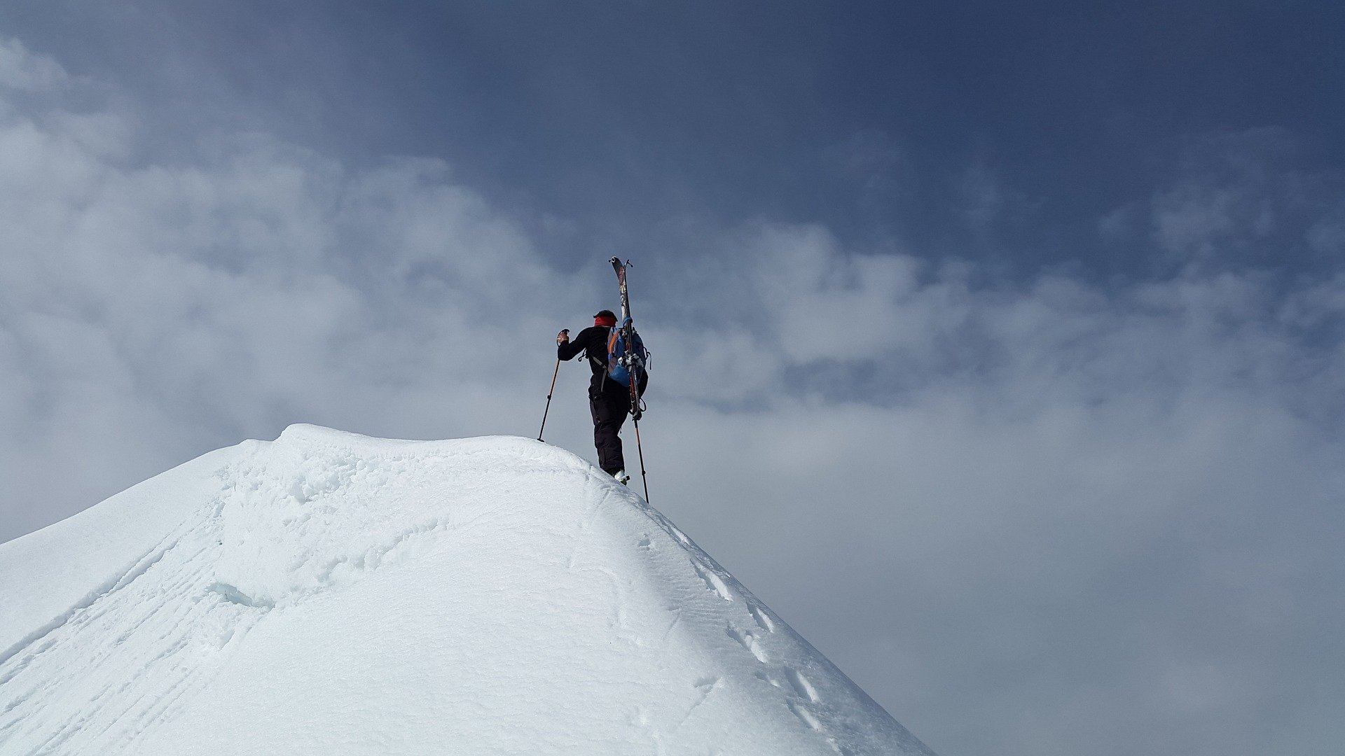 Backcountry skiing | Source: Pixabay