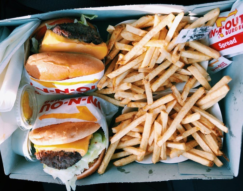 Danielle decided to eat her lunch in the garden | Source: Unsplash