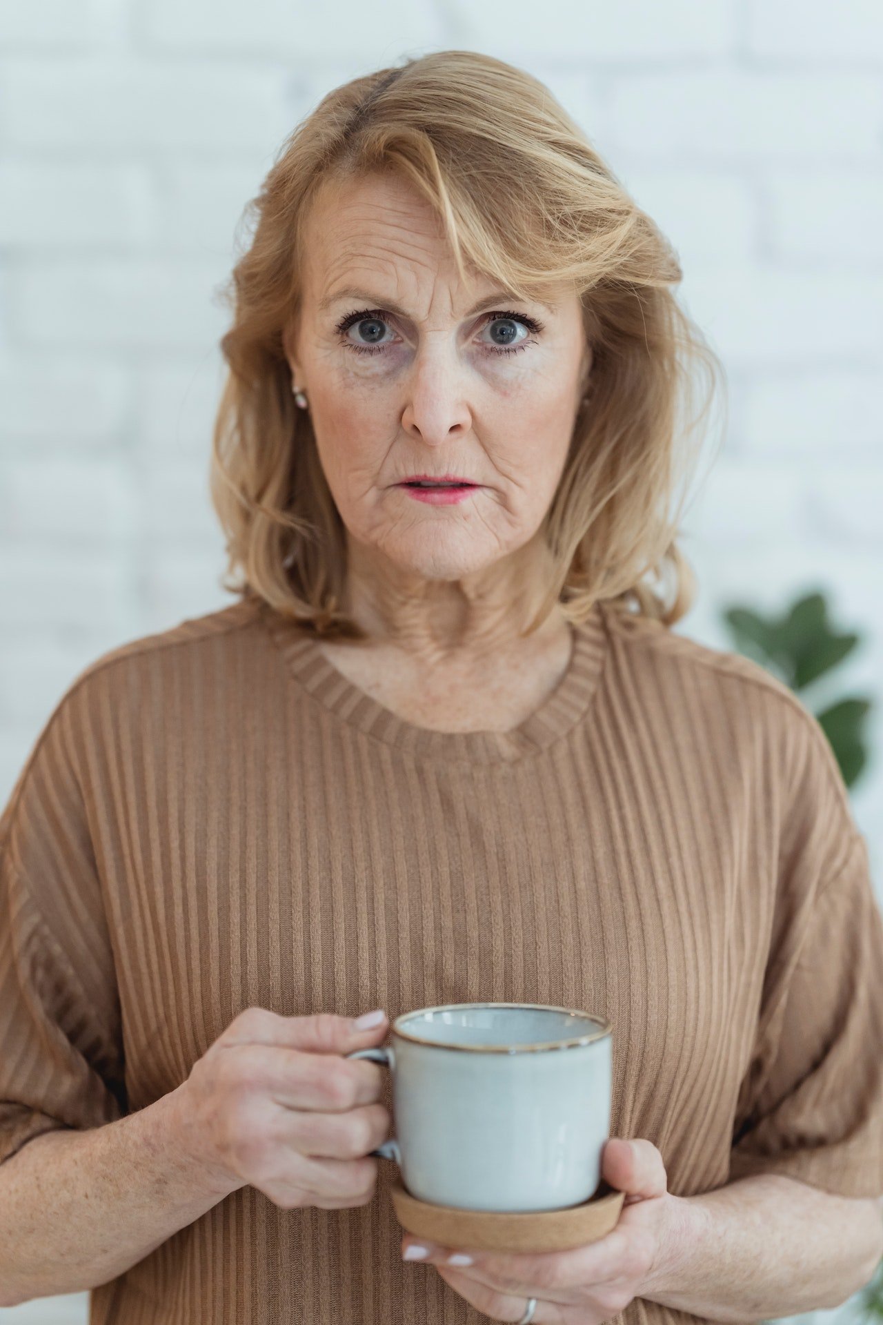 Shocked woman with a tea cup | Source: Pexels