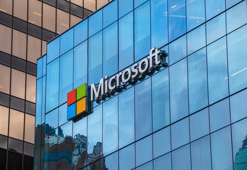 Logotipo de Microsoft en el nuevo edificio de oficinas en Vancouver, Canadá, el 21 de noviembre de 2016. | Fuente: Shutterstock Logotipo de Microsoft en el nuevo edificio de oficinas en Vancouver, Canadá, el 21 de noviembre de 2016. | Fuente: Shutterstock