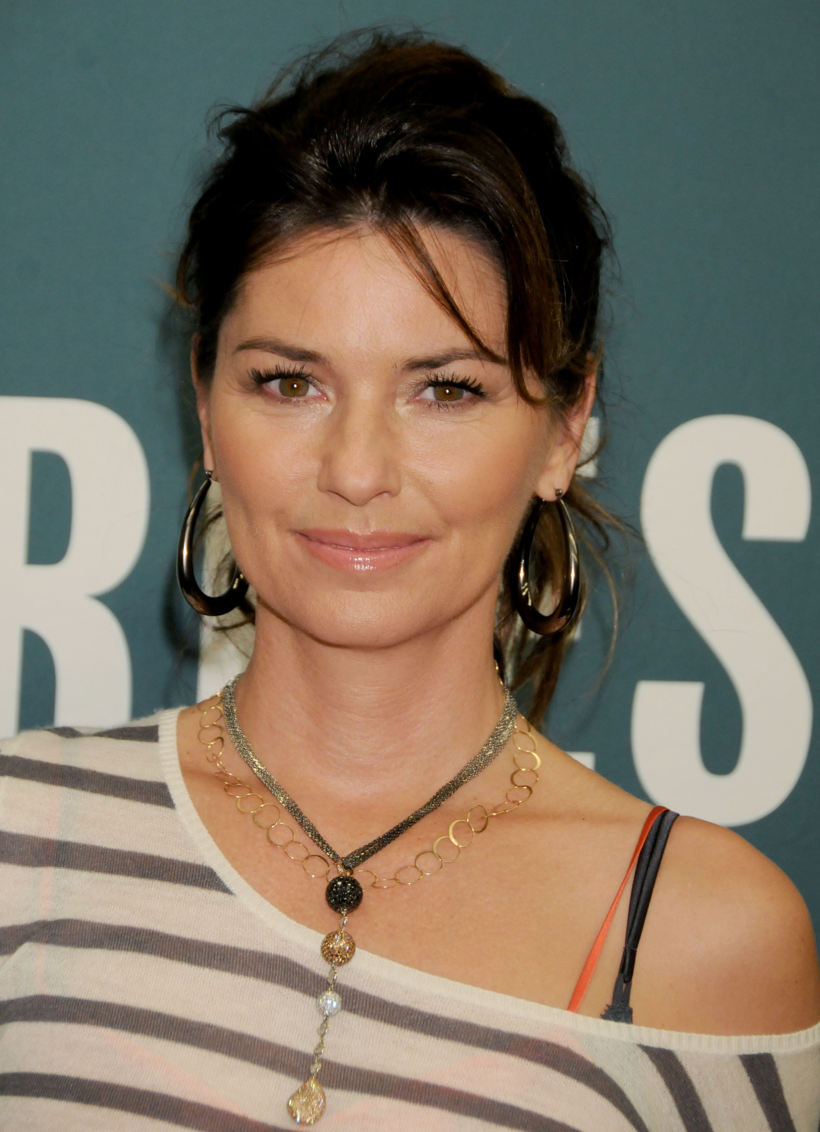 Celebrating the release of her autobiography in May 2011, a glowing Shania Twain smiled for cameras at The Grove, combining casual knitwear with bold statement jewelry. | Source: Getty Images