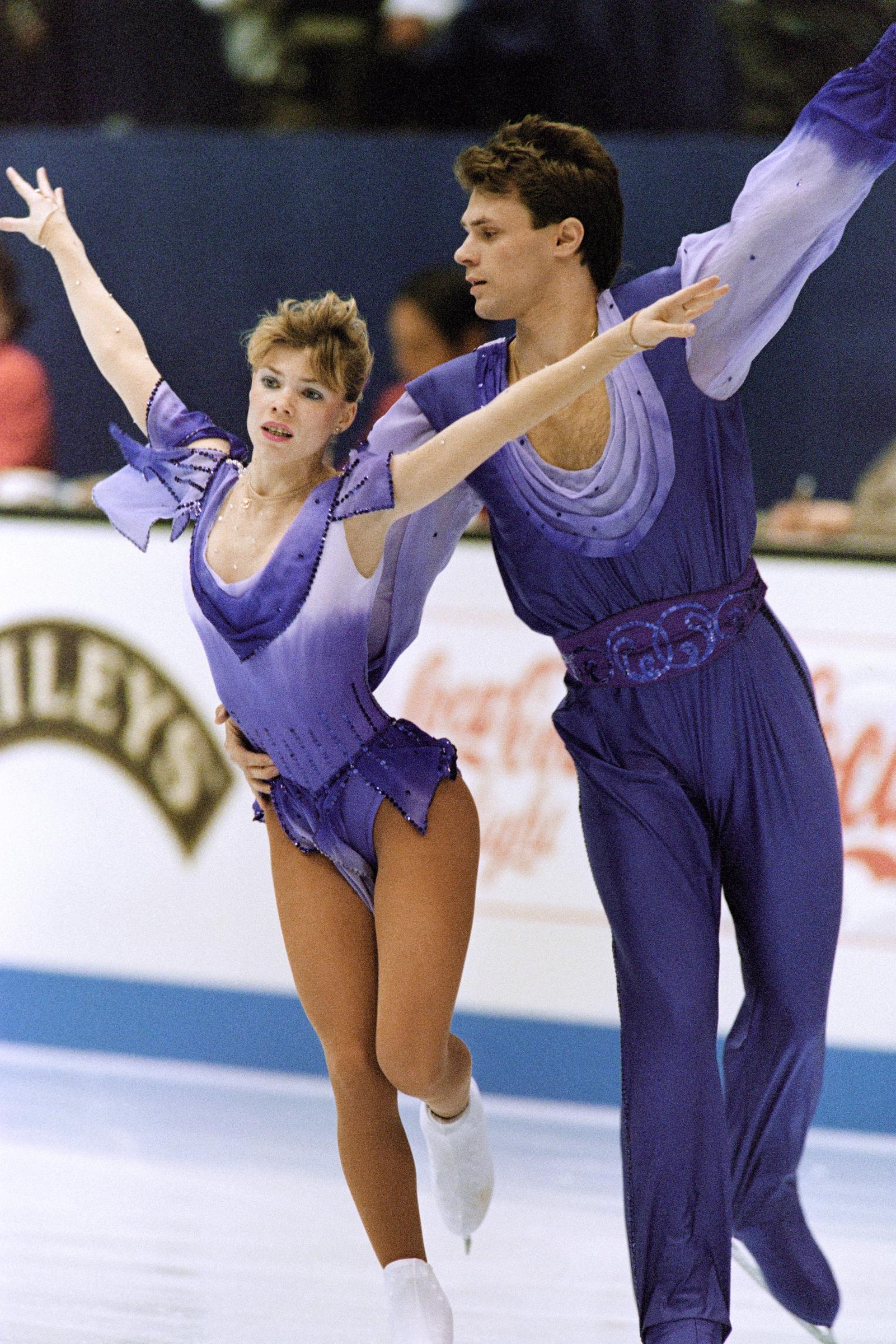 Evgenia Shishkova and Vadim Naumov performing during the technical programme of the pairs event at the World Figure Skating Championships in Chiba, Japan on March 22, 1994. | Source: Getty Images