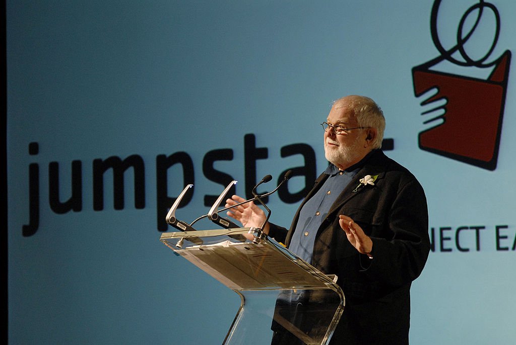  Author Tomie dePaola speaks during the fourth annual "Scribbles to Novels" gala to benefit Jumpstart April 28, 2008  | Photo: Getty Images
