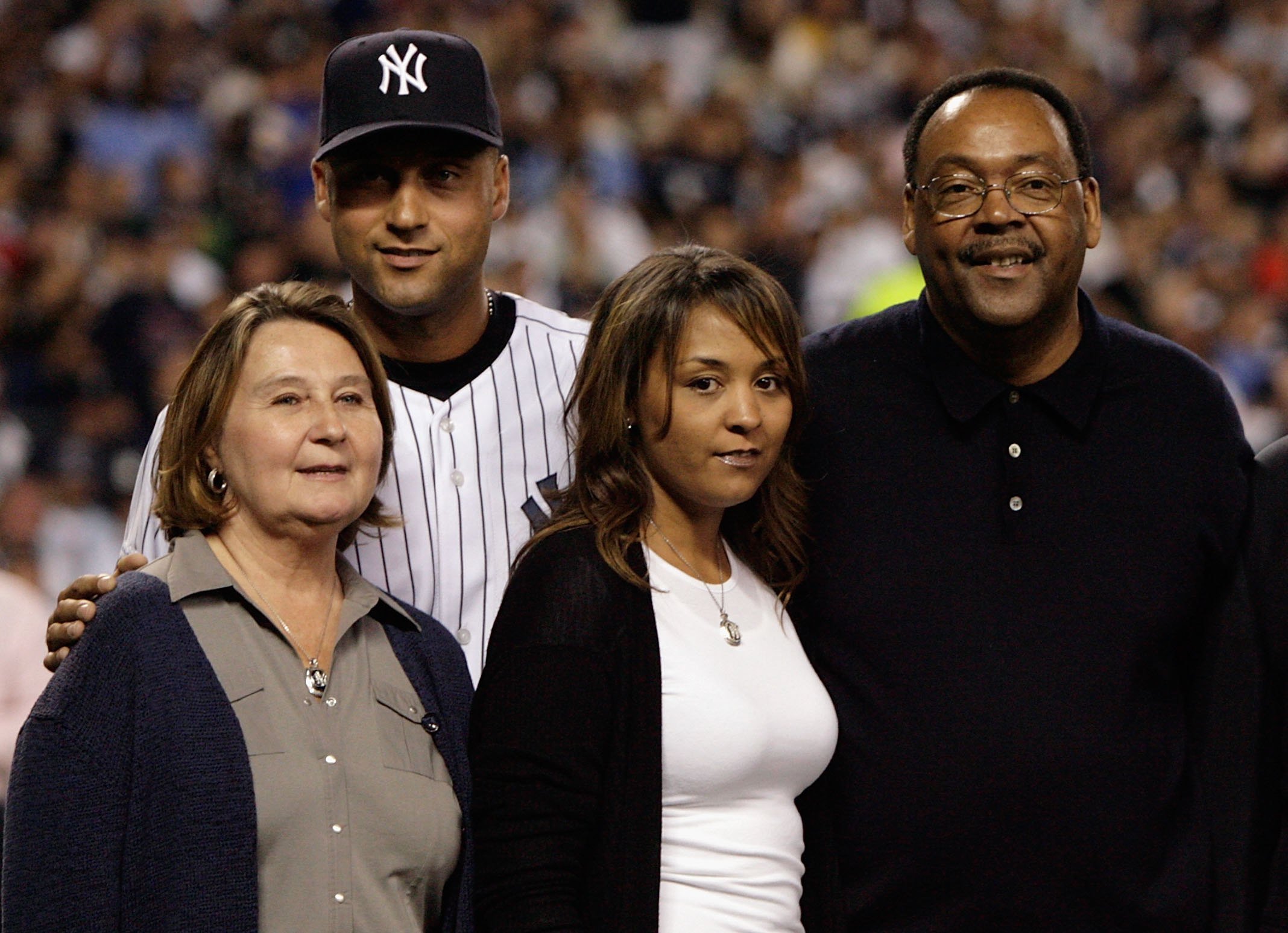 Derek Jeter with his parents Charles and Dorothy Jeter, and sister Sharlee Jeter, during pregame between the Baltimore Orioles and the New York Yankees on September 21, 2008, New York City. | Source: Getty Images
