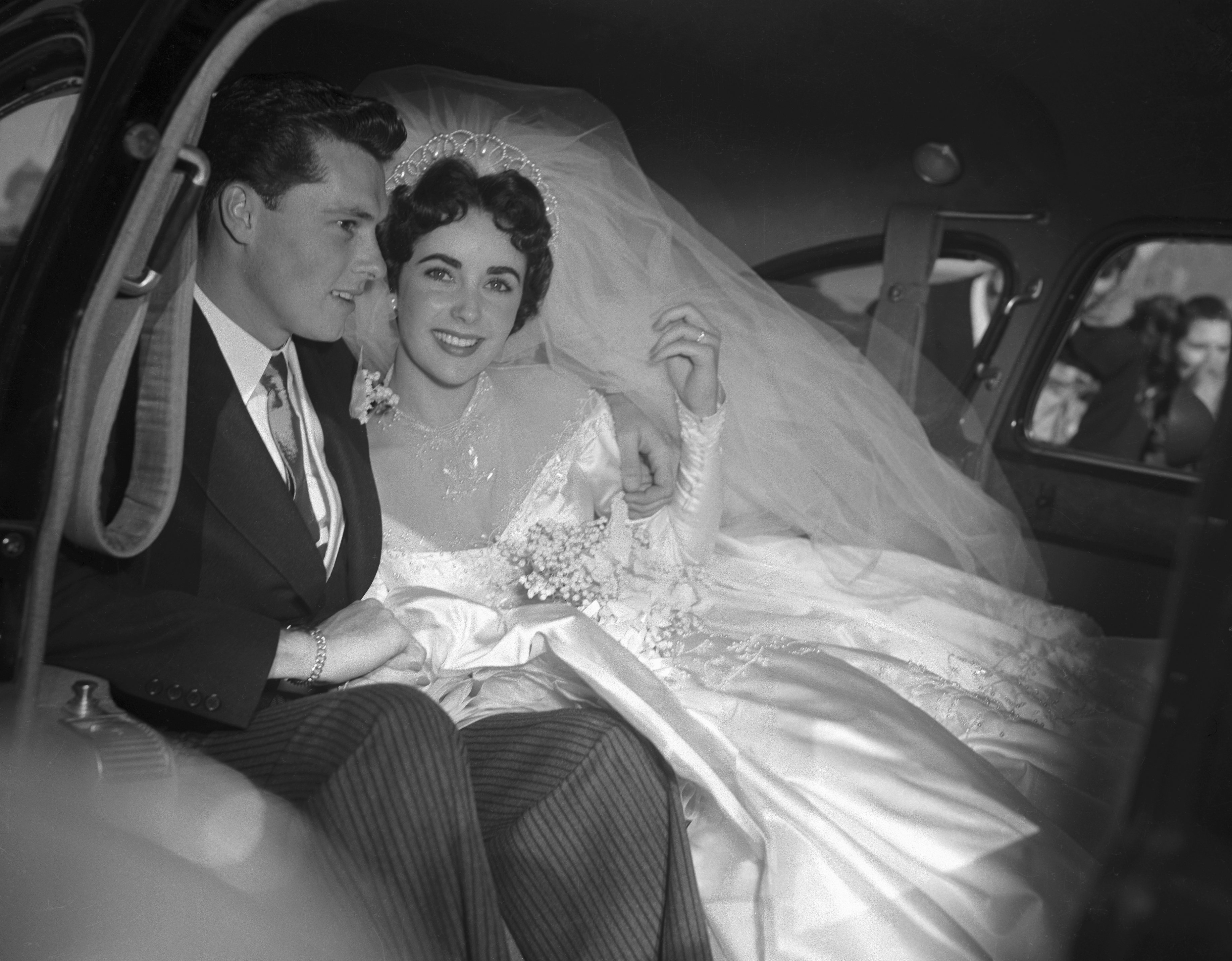 Actress Elizabeth Taylor and Conrad "Nickie" Hilton, Jr. on their wedding day on May 6, 1950. | Source: Getty Images