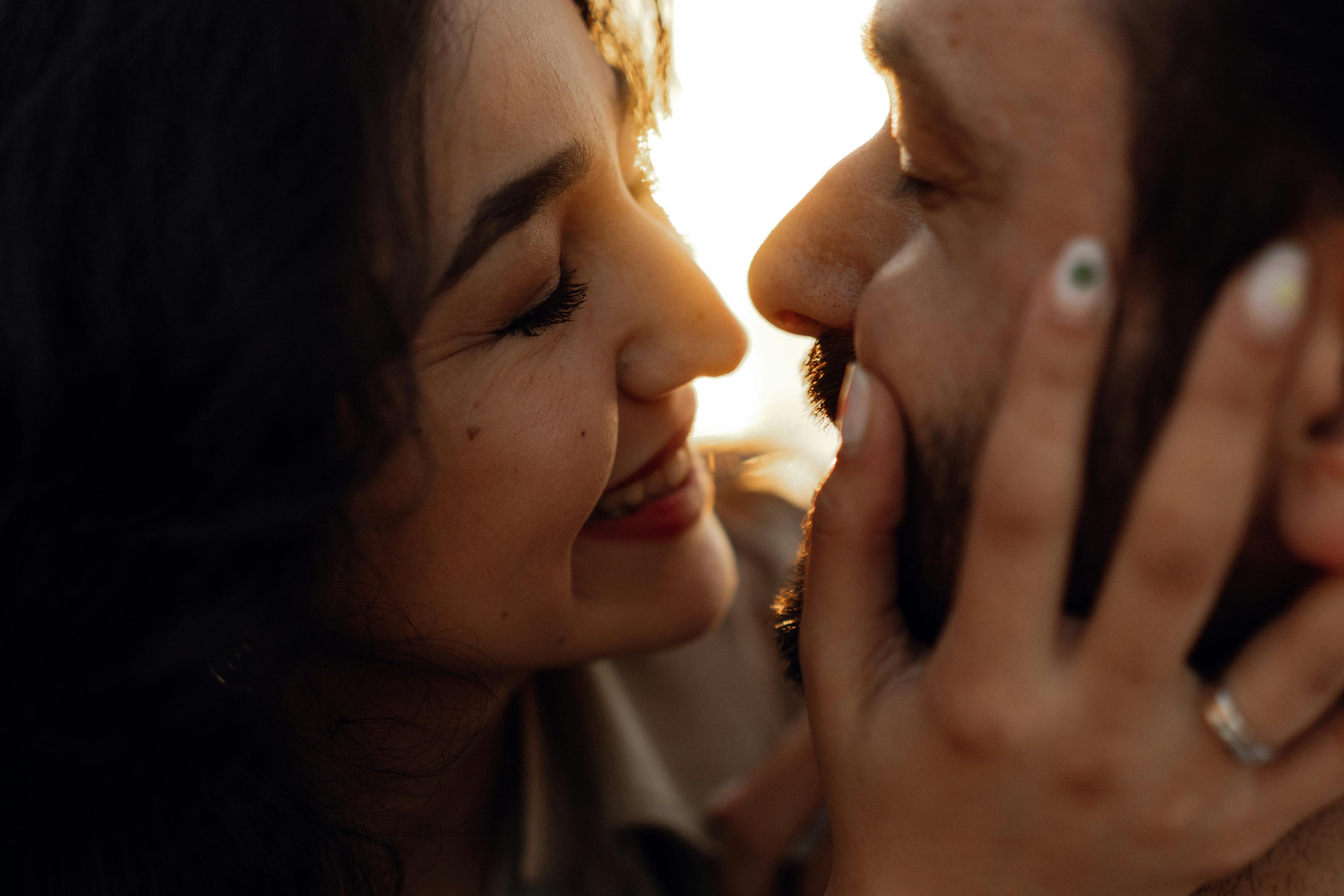Healthy relationships often begin with confidence, honesty, and self-awareness. | Source: Pexels