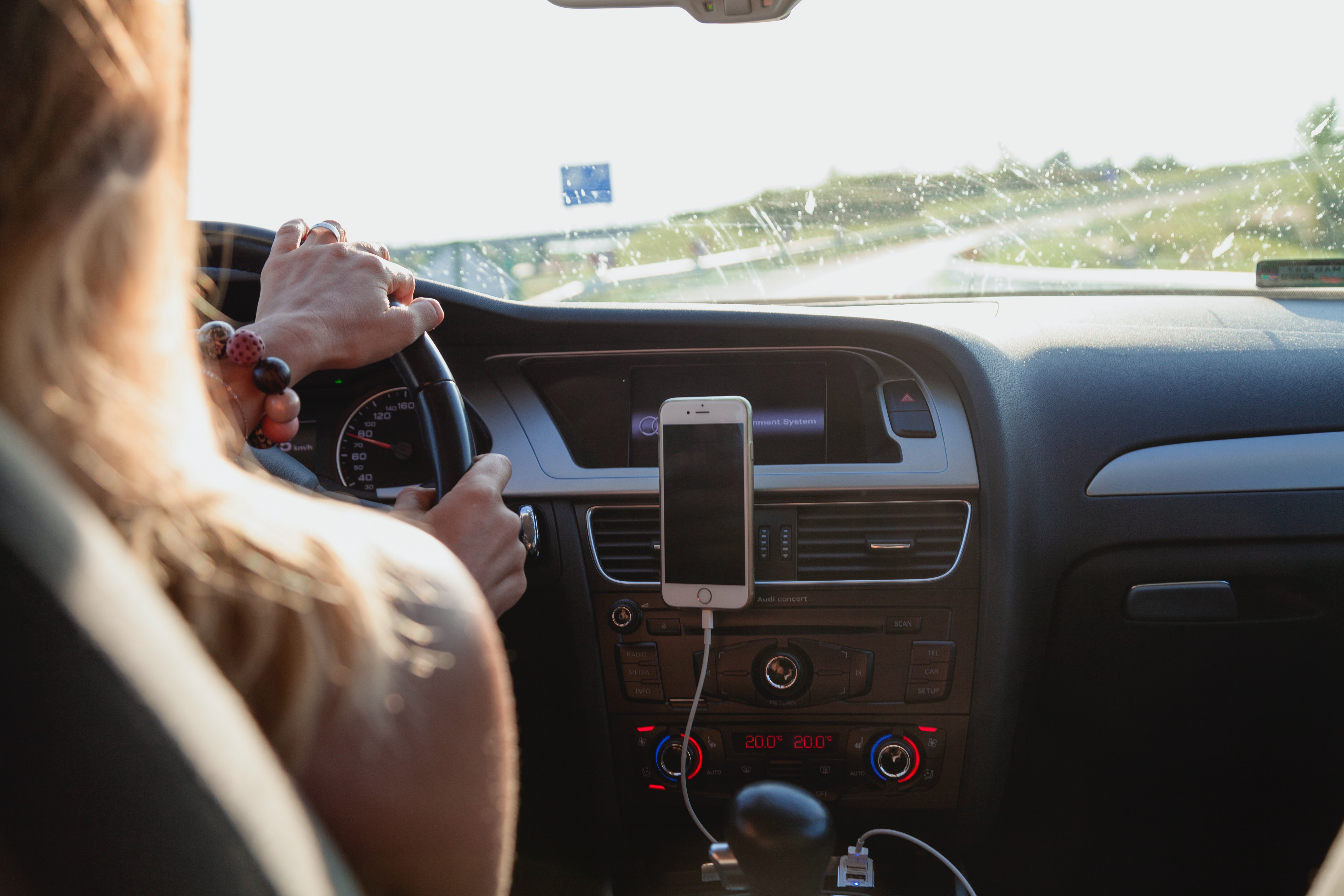 Woman driving a car | Source: Pexels