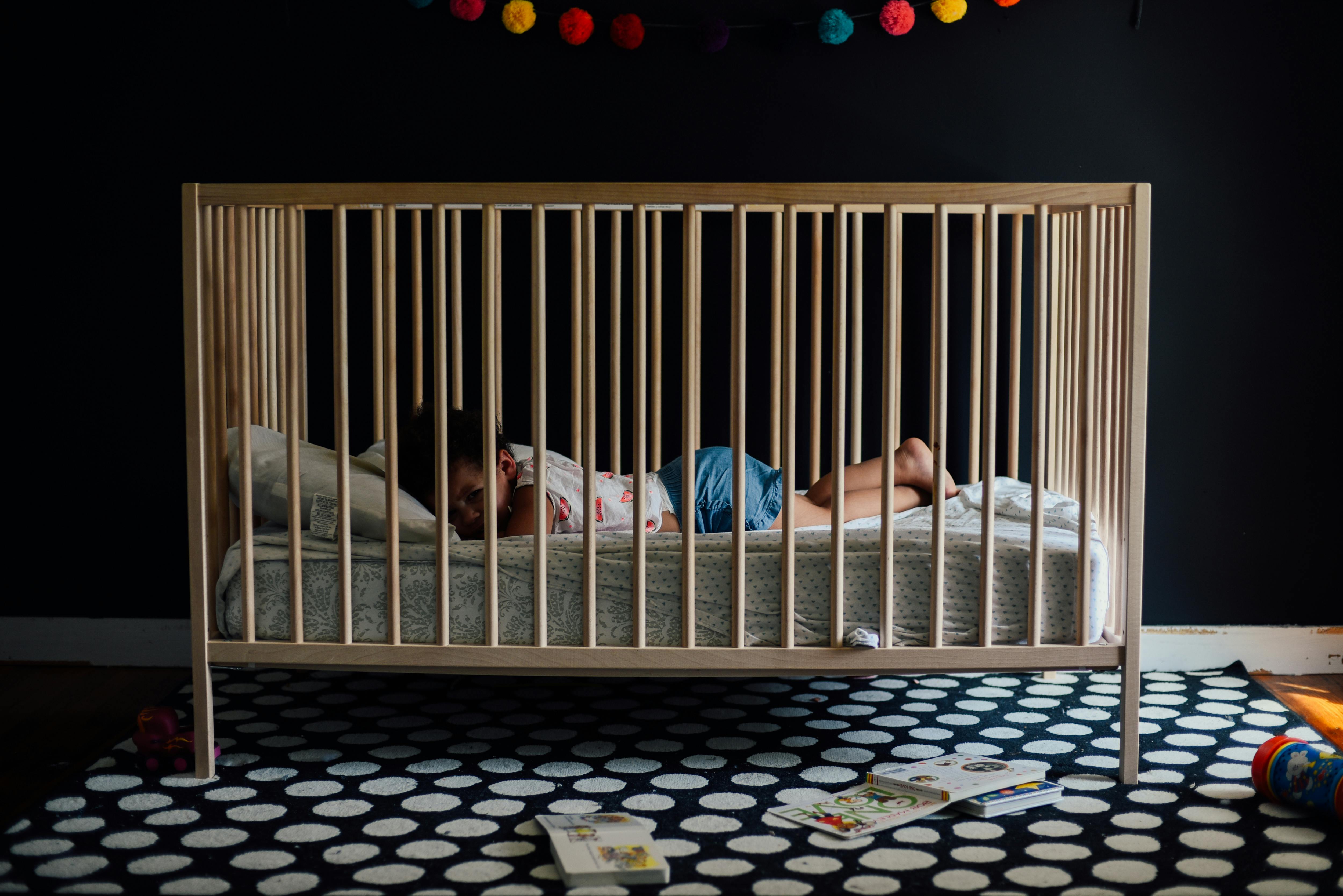 A baby alone in its crib | Source: Pexels