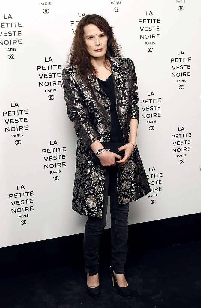 Bambou pose le 8 novembre 2012 alors qu'elle arrive au Grand Palais à Paris. | Photo : Getty Images