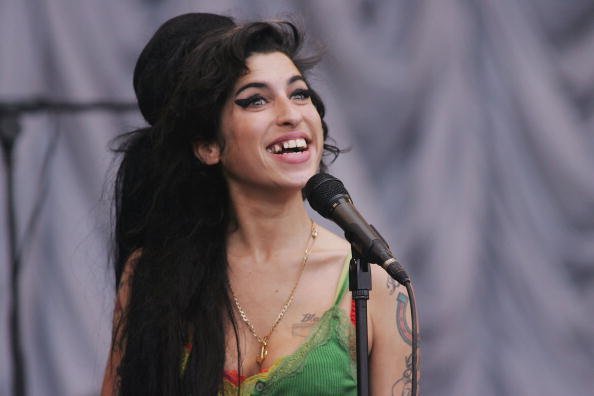 Amy Winehouse on the Pyramid Stage at Worthy Farm, Pilton near Glastonbury, on June 22 2007 in Somerset, England | Photo: Getty Images