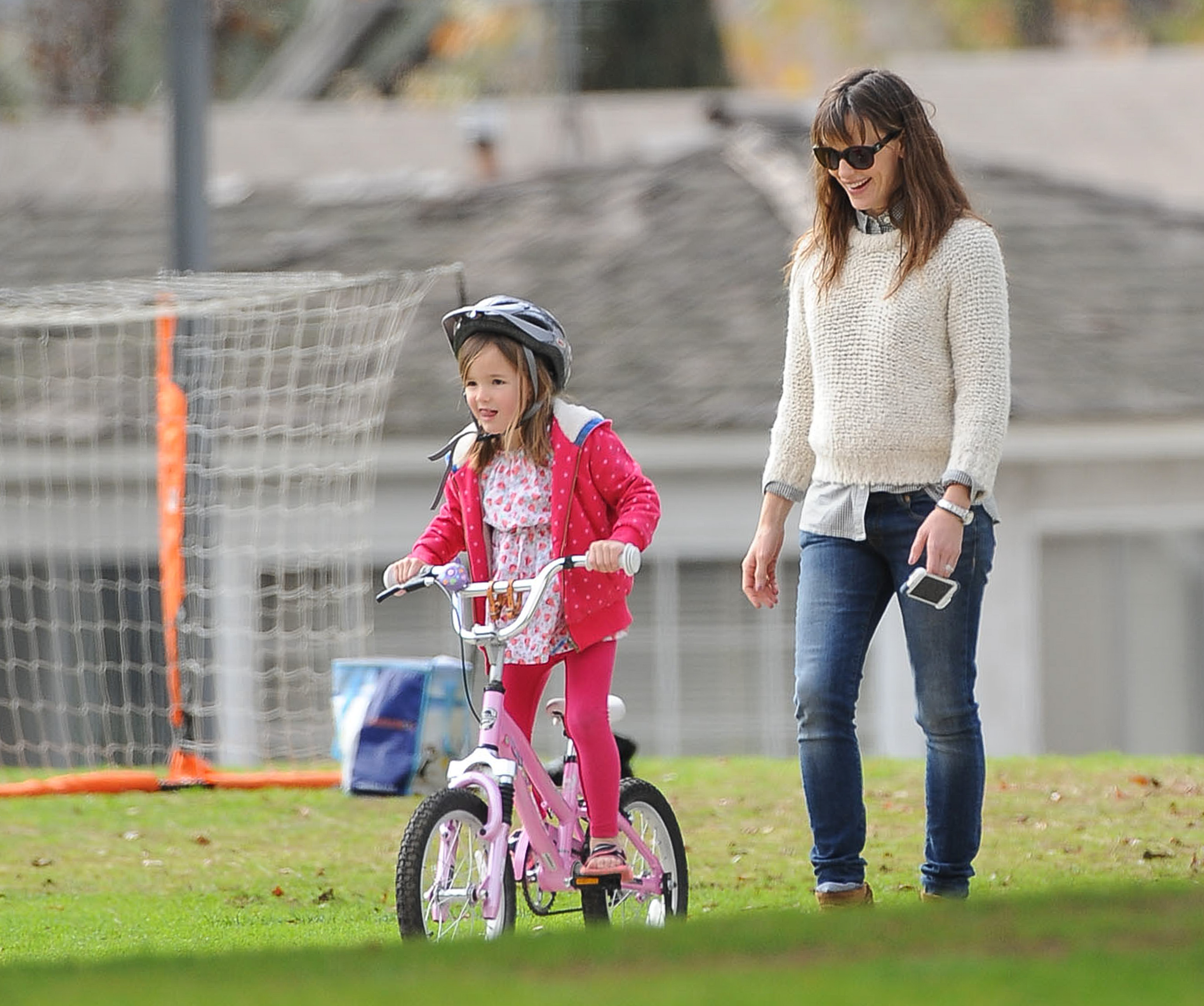 Jennifer Garner and Seraphina Affleck are seen in Los Angeles, California on February 08, 2014 | Source: Getty Images