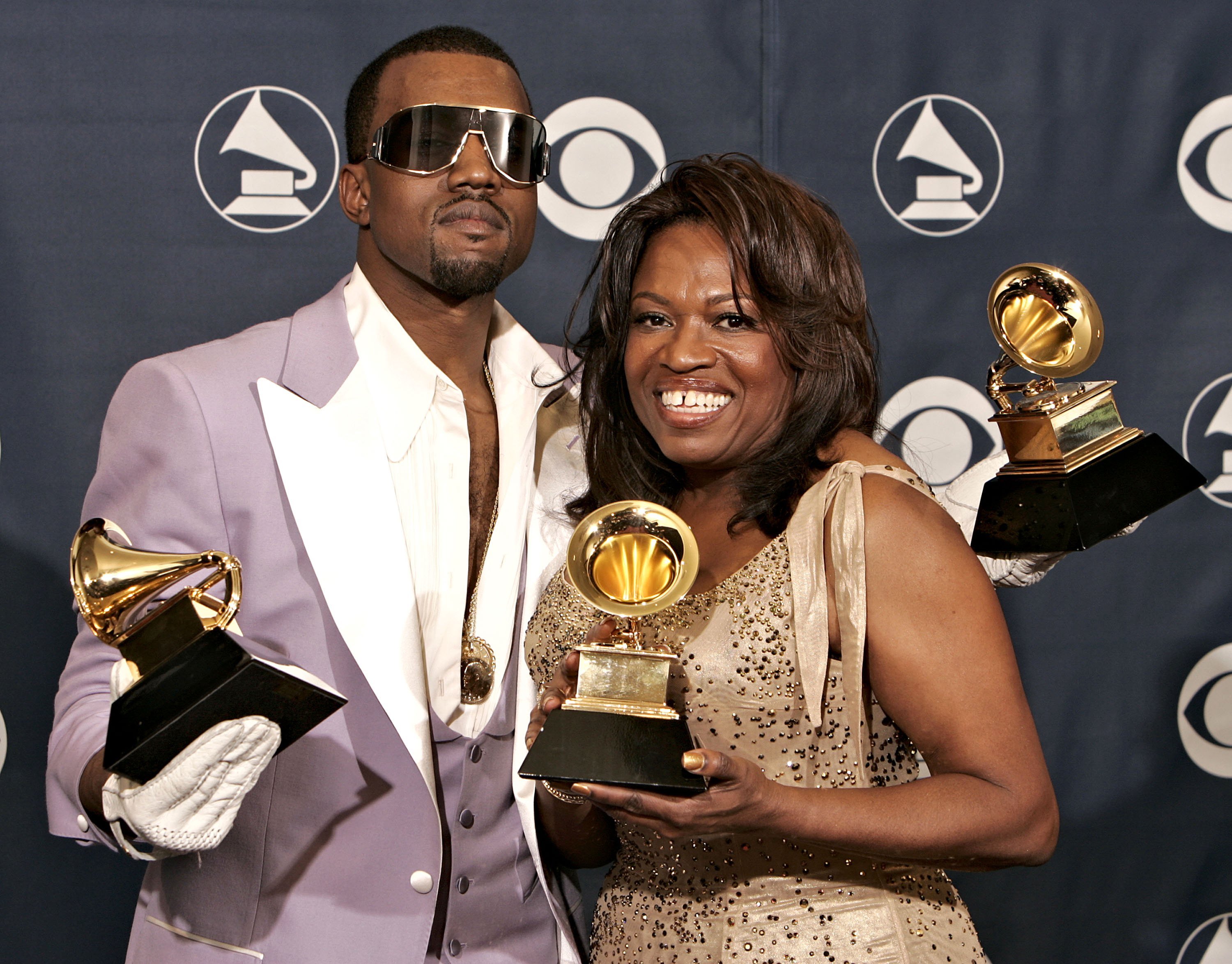 Kanye West and Donda West after the singer won awards at the 48th Annual Grammy Awards on February 8, 2006 | Source: Getty Images