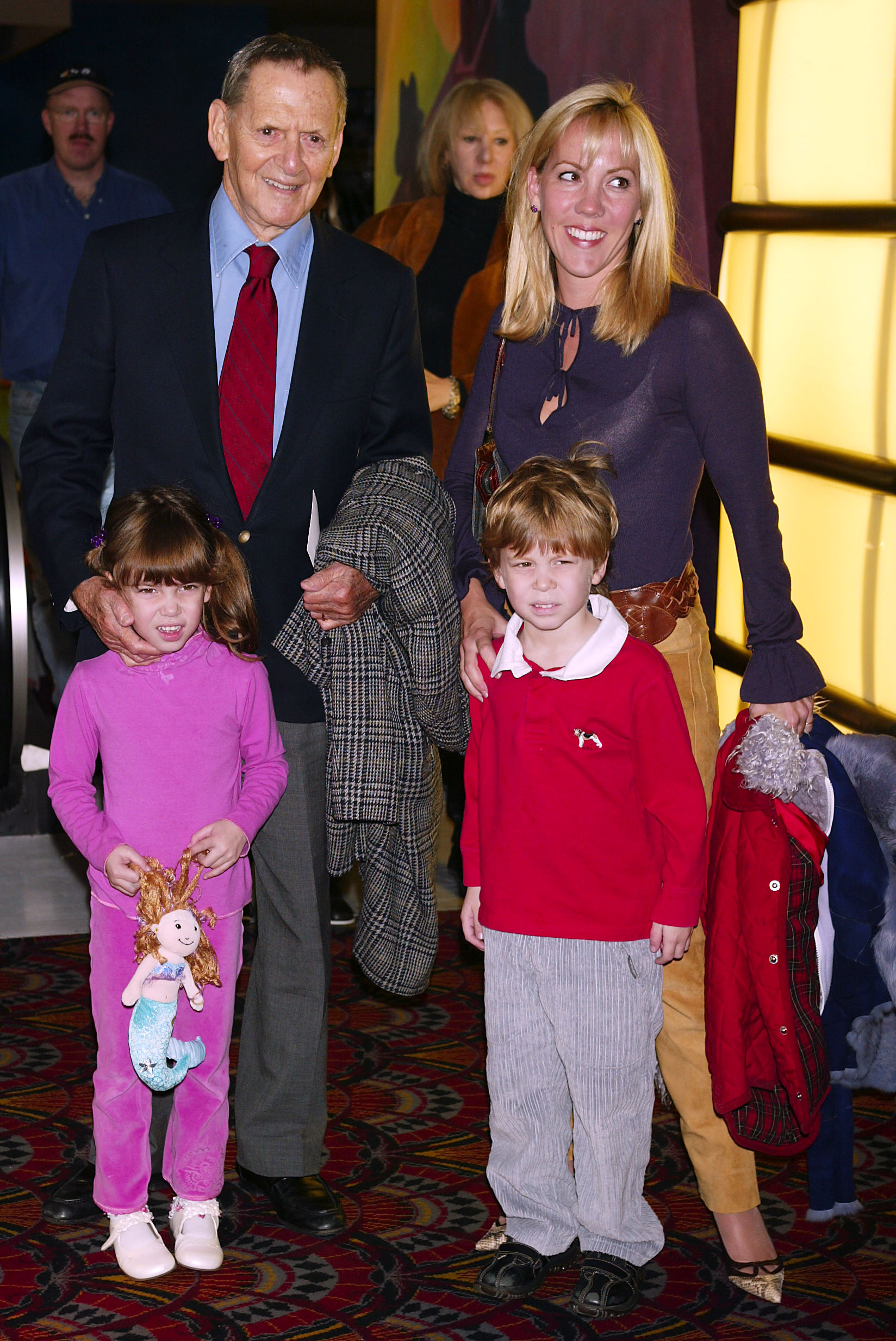 Tony Randall with his wife, Heather, and their kids, Julia and Jefferson, at the IMAX and Large Format release of "The Lion King" in New York in 2002. | Source: Getty Images