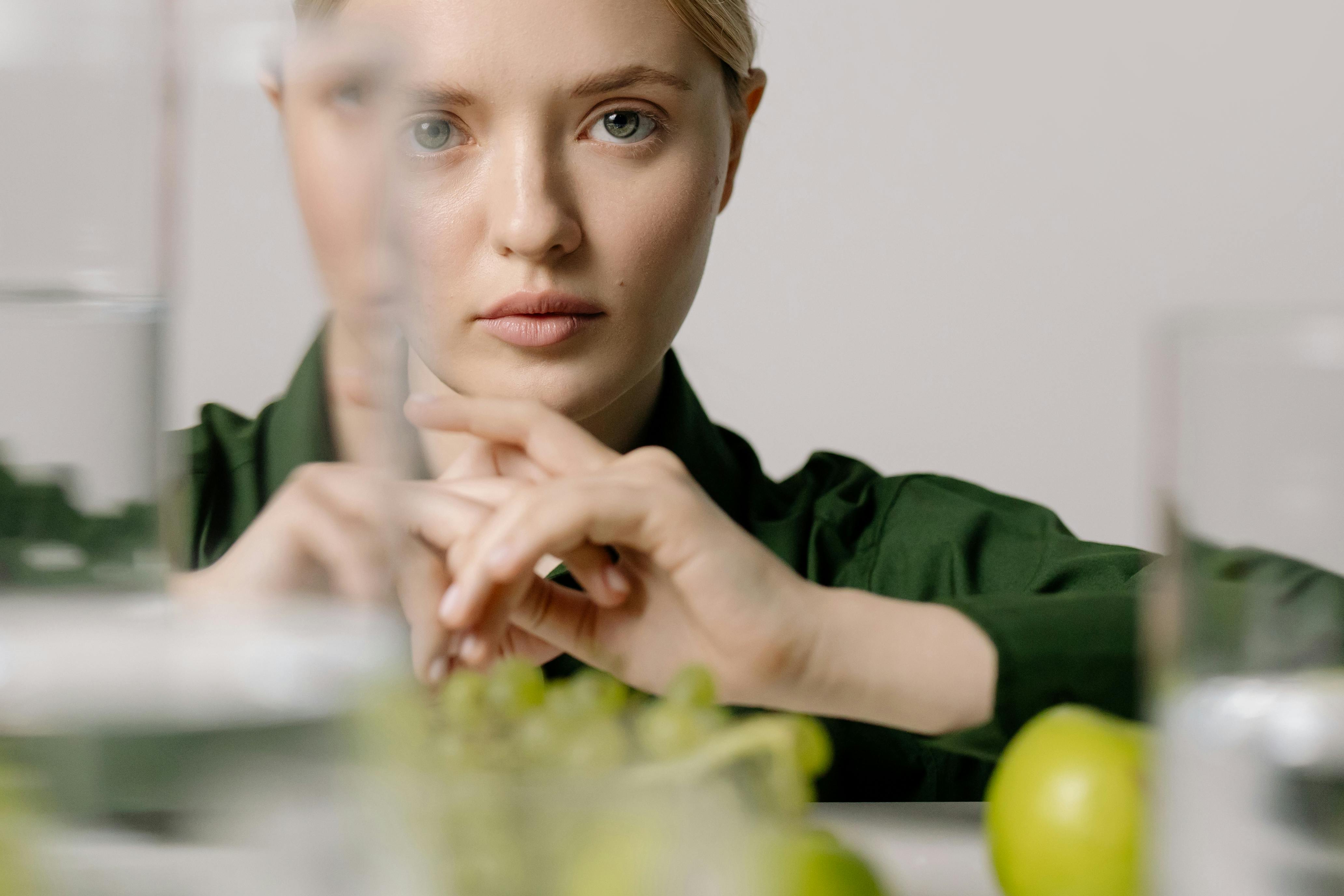 A woman looking serious | Source: Pexels