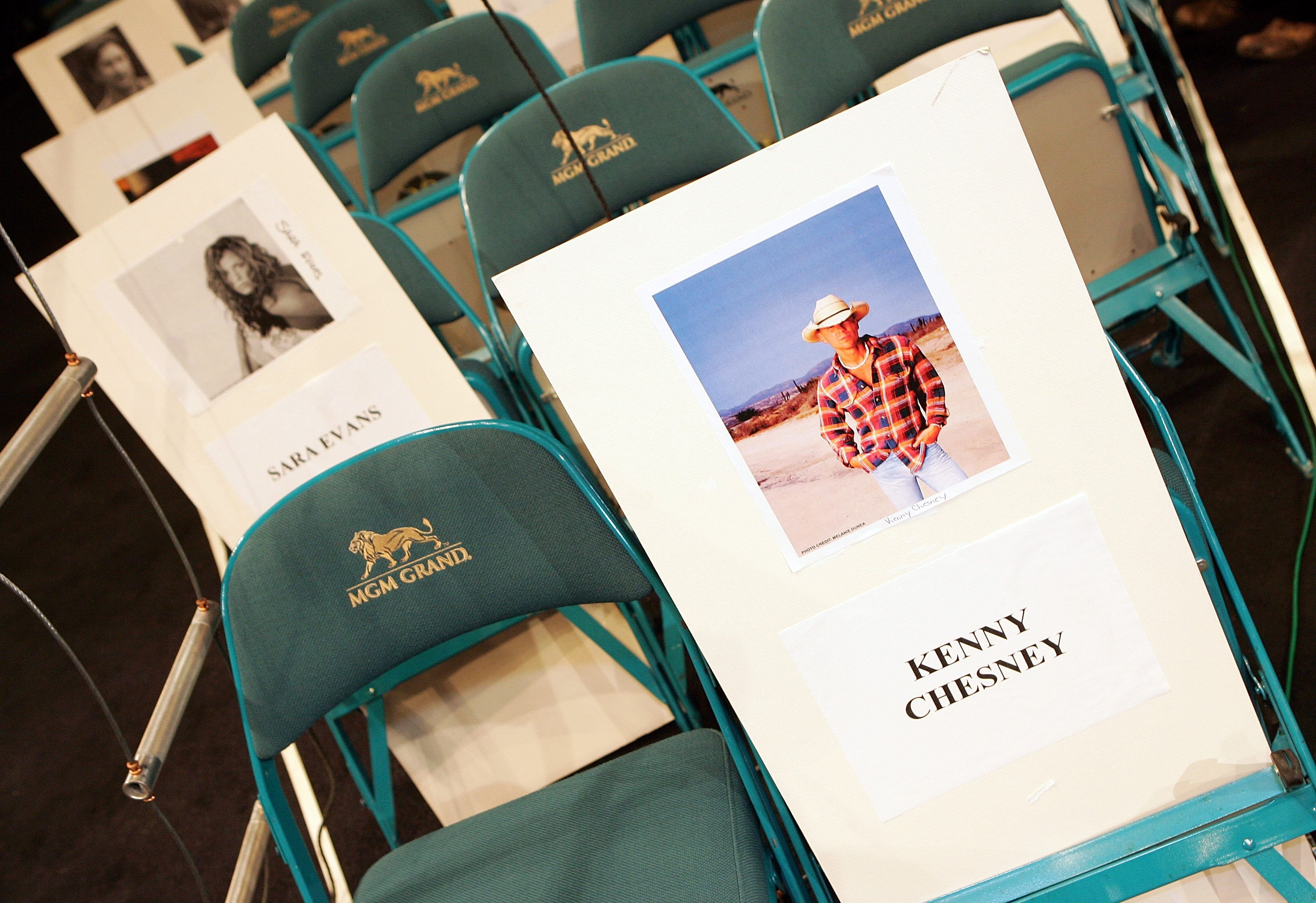 Placeholders for artists Kenny Chesney and Sara Evans are seen in seats during a rehearsal for the 42nd Annual Academy of Country Music Awards at the MGM Grand Garden Arena, May 12, 2007, in Las Vegas, Nevada. | Source: Getty Images