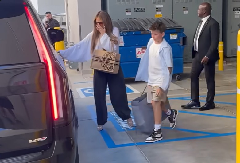 Jennifer Lopez and Samuel Affleck spotted during a shopping outing, from a video dated September 7, 2025 | Source: YouTube/@x17online