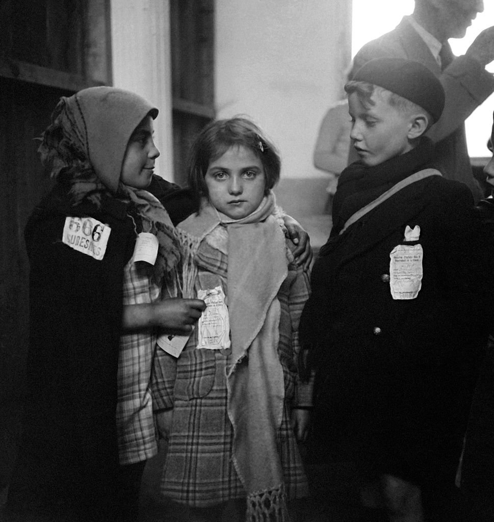  Premier envoi d'enfants évacués de la région parisienne arrivant à Gueret, France, circa 1940. | Photo : Getty Images