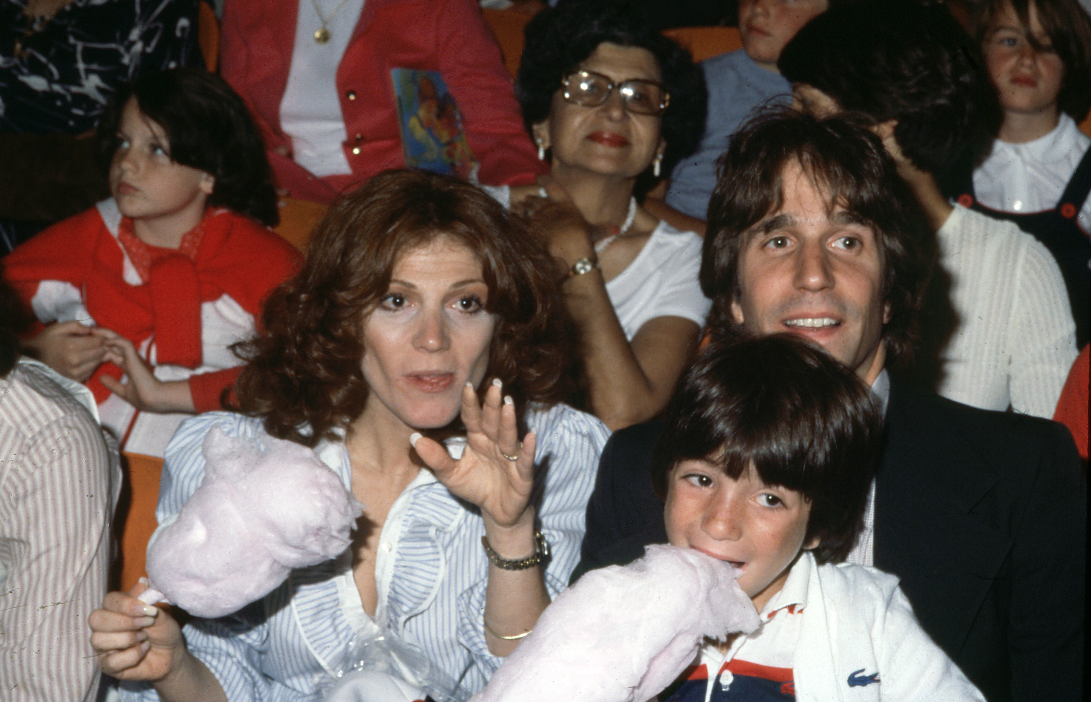Henry Winkler, wife Stacey Weitzman, and stepson Jed Weitzman enjoying the Ringling Bros. and Barnum & Bailey Circus in 1979 | Source: Getty Images