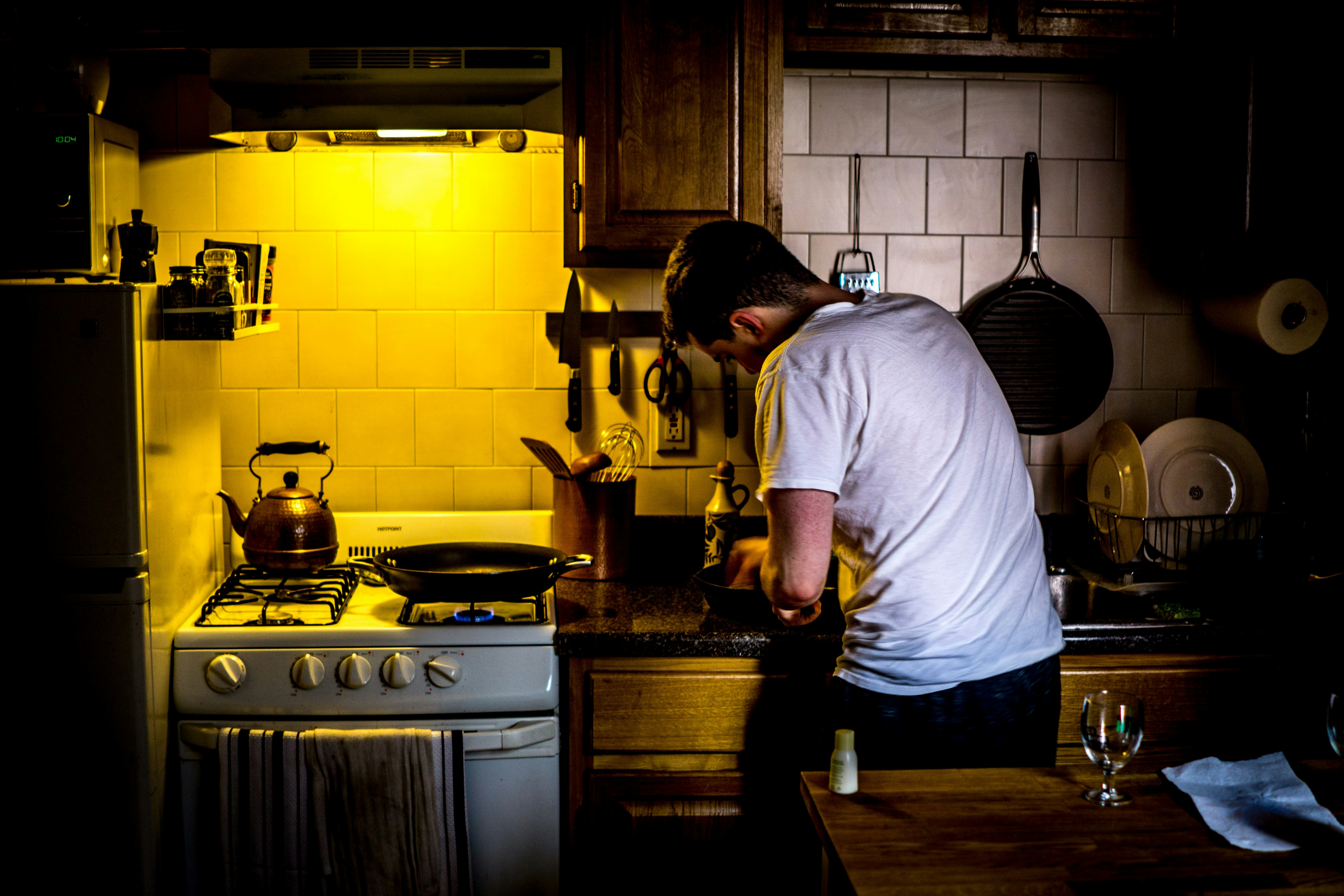 A man cooking | Source: Unplash