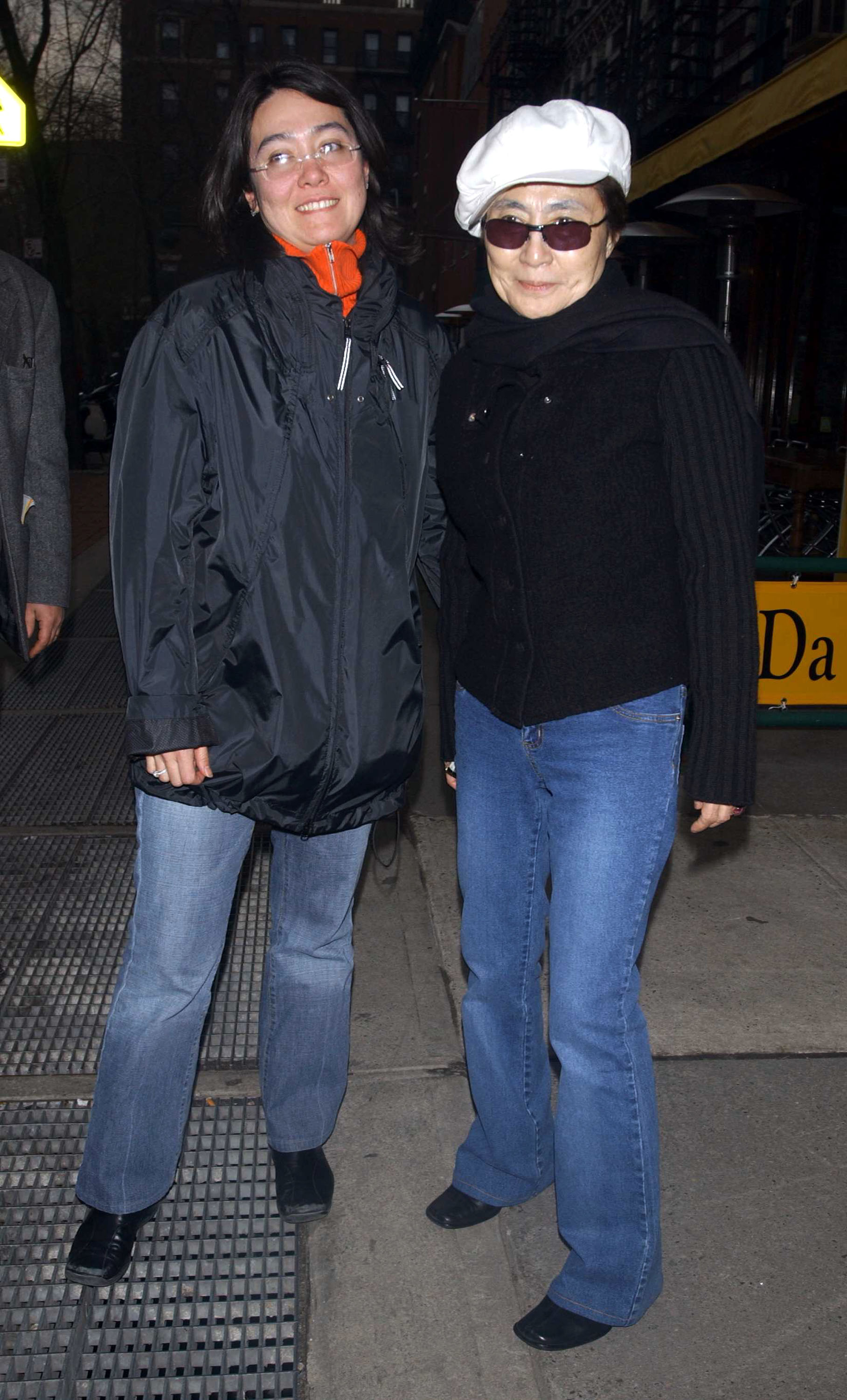 Kyoko Ono Cox and her mother Yoko Ono leave a restaurant March 20, 2004, in New York City. | Source: Getty Images