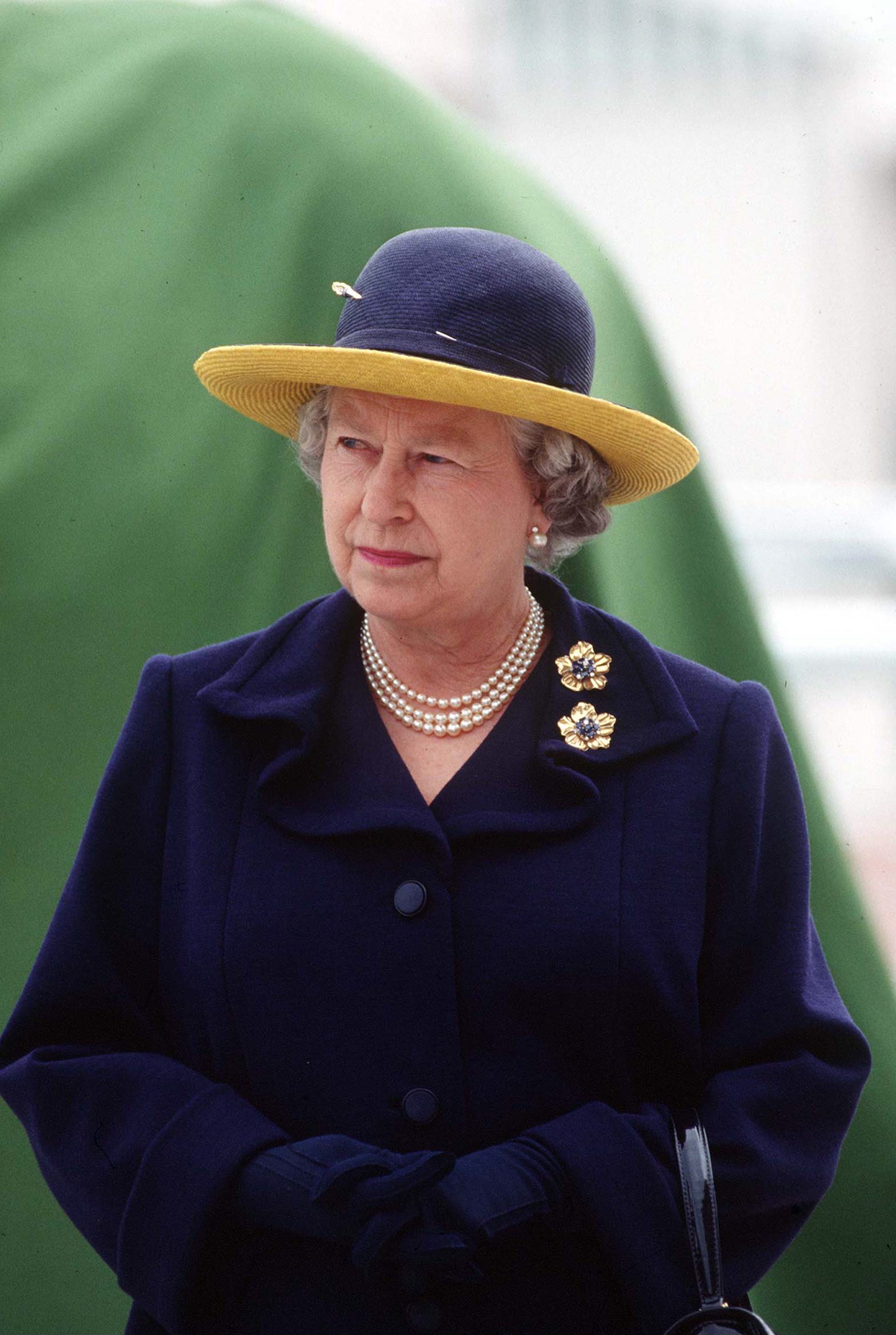 Queen Elizabeth II at The Derby in Epsom, UK on June 10, 1995 | Source: Getty Images