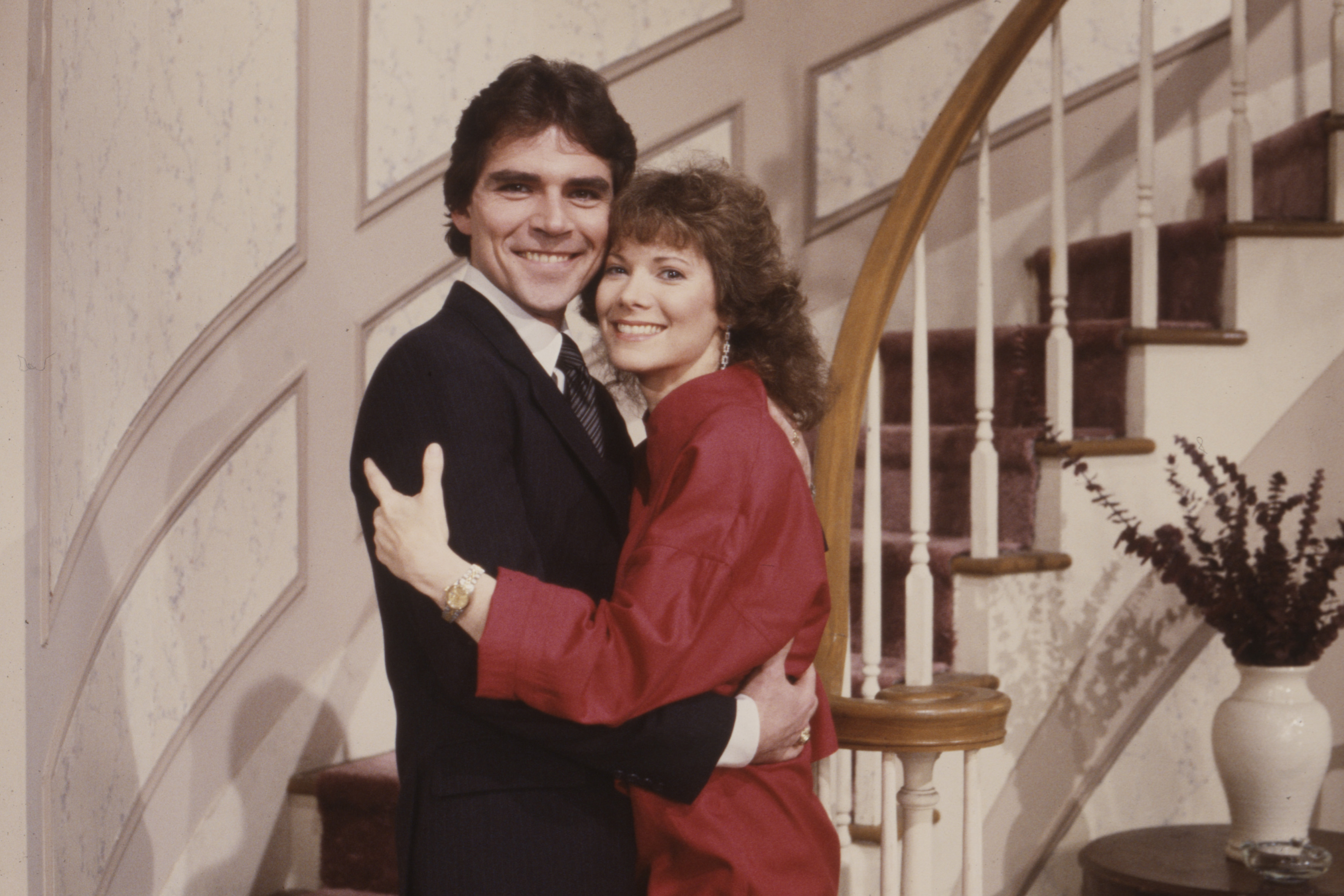 Larkin Malloy and the actress on the set of "Edge of Night," 1984 | Source: Getty Images