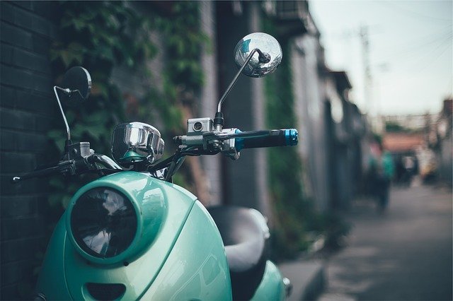 A green bike | Photo: Pixabay