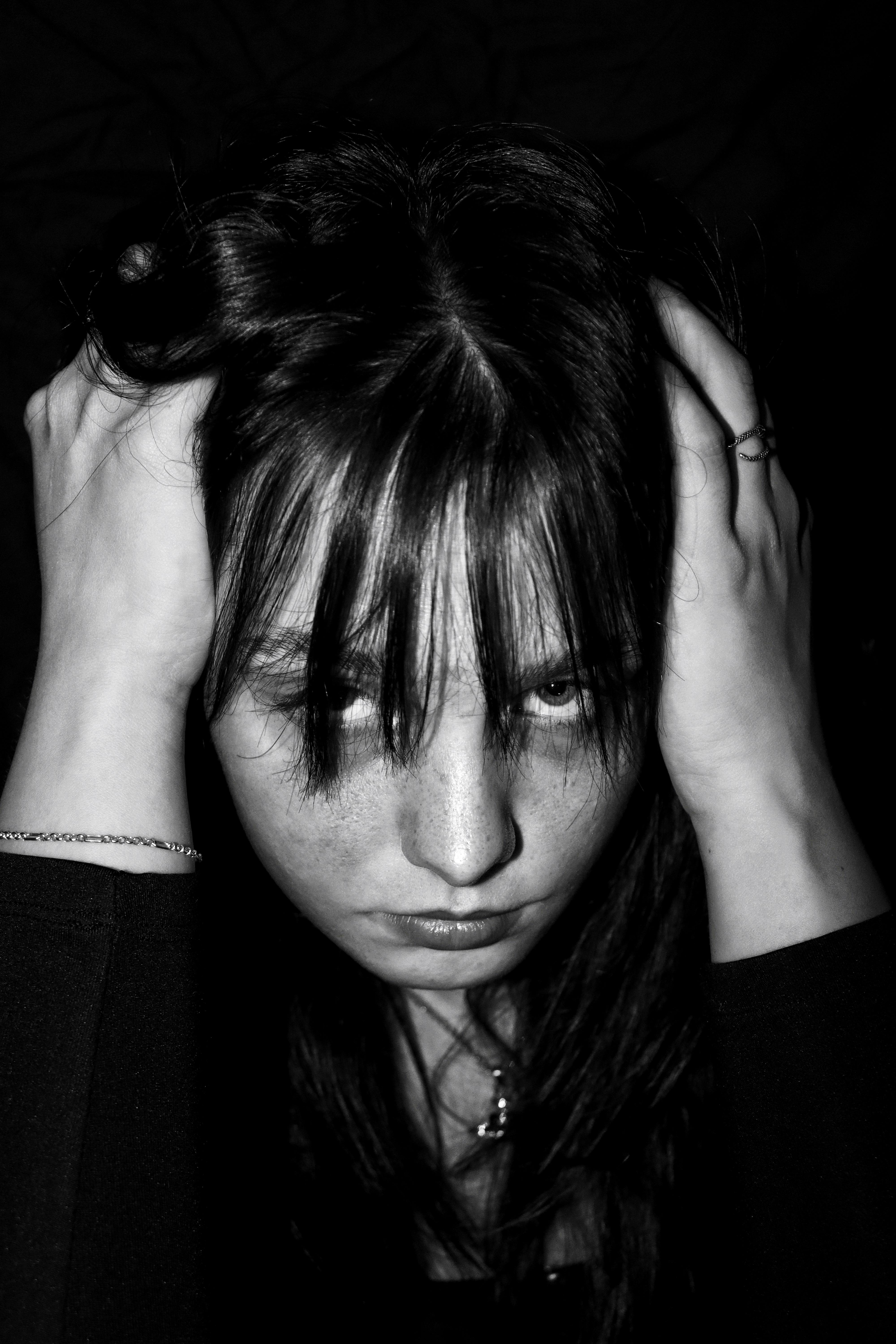 An upset teenage girl | Source: Pexels