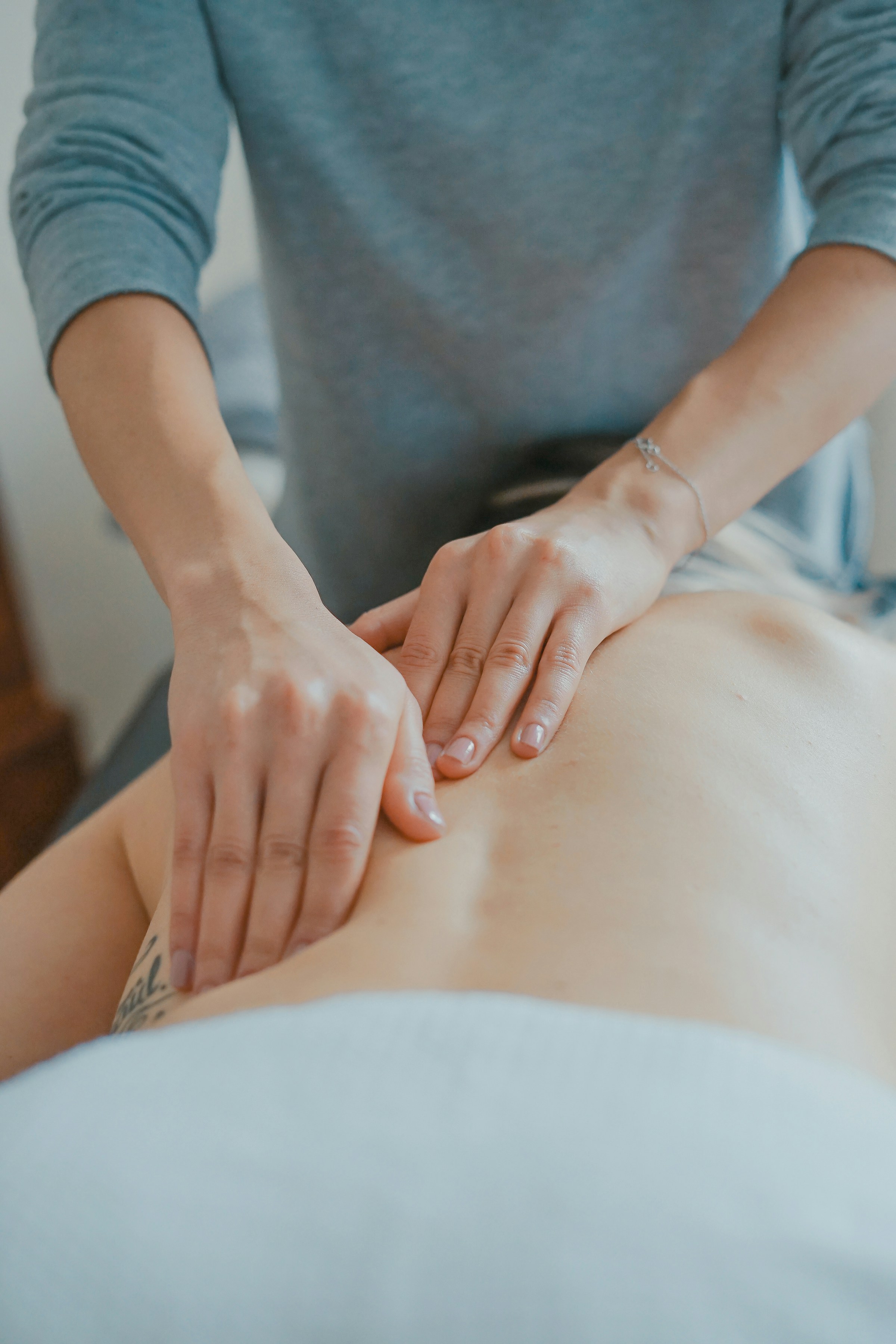 A person getting a massage | Source: Unsplash