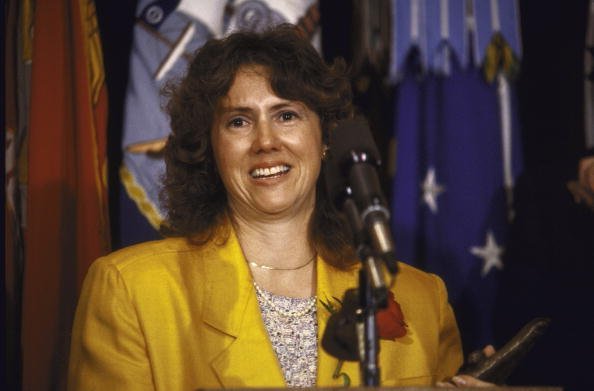 Christa McAuliffe talking to press, circa 1985.| Photo: Getty Images  