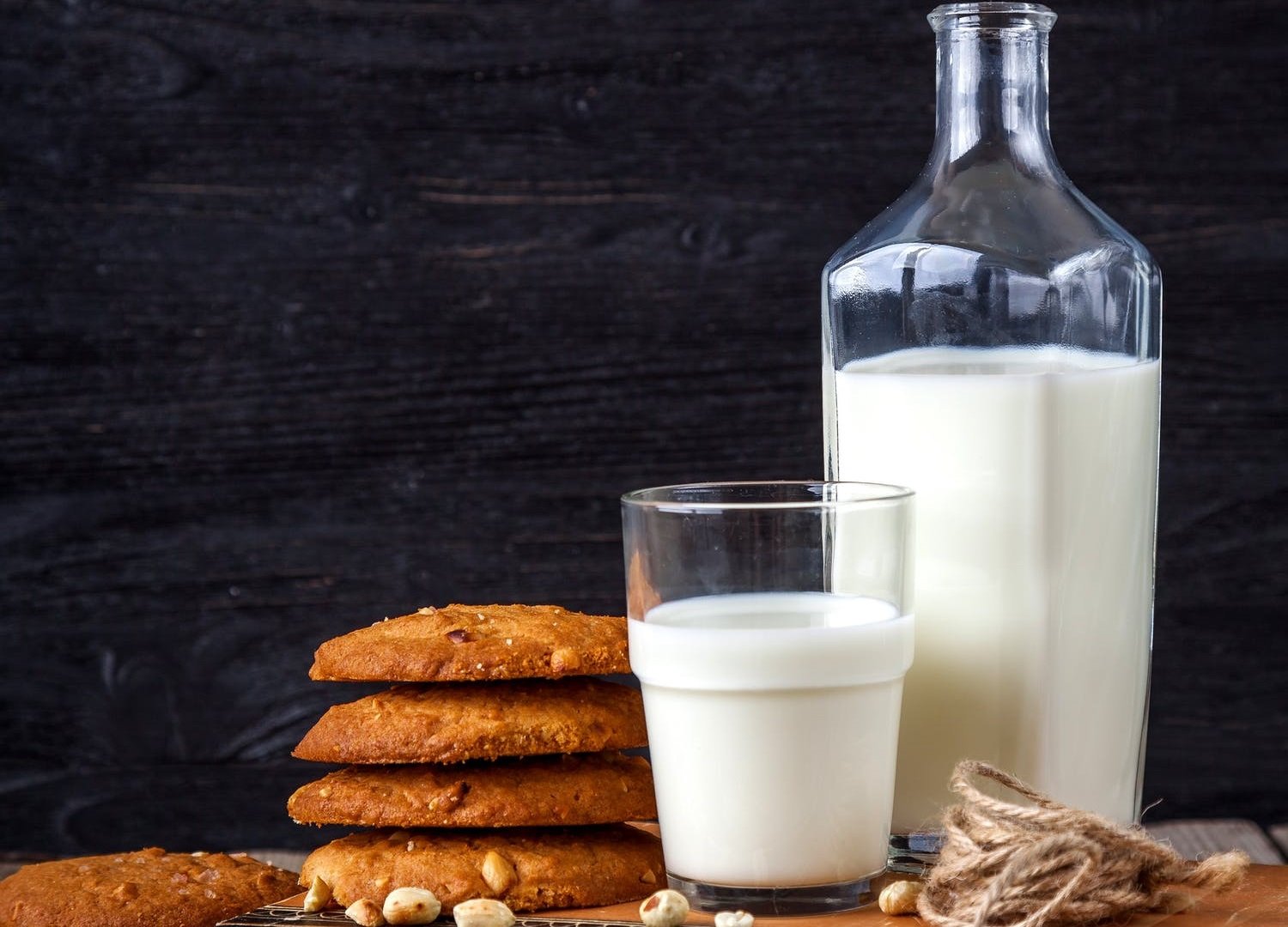 Milk bottle beside the cookies. | Photo: Pexels