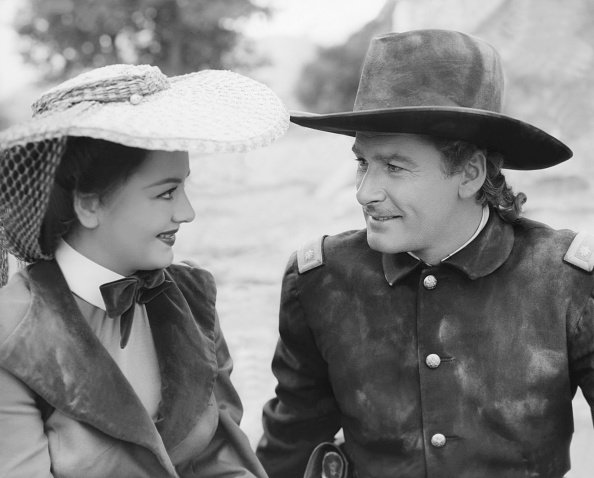 Olivia de Havilland and Errol Flynn on the set of "They Died with Their Boots On," circa 1940s. | Photo: Getty Images
