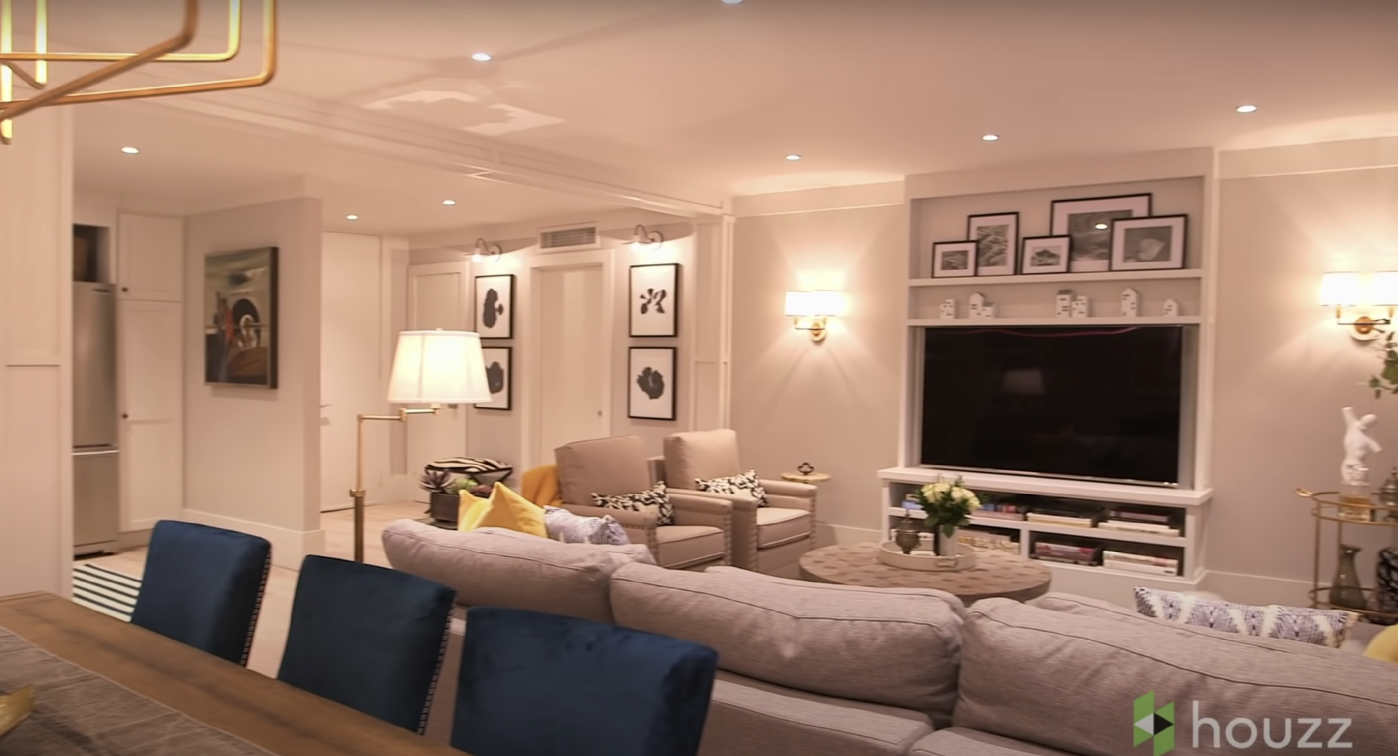 The living space of Mila Kunis' revamped family condo | Source: Youtube.com/HouzzTV