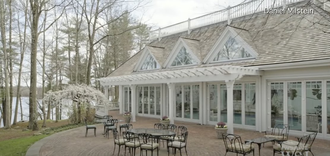 A view of Ron Howard's $27.5m mansion | Photo: YouTube/ Wall Street Journal