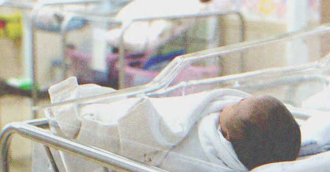 The moment she saw that baby, Joan knew what she had to do | Source: Shutterstock