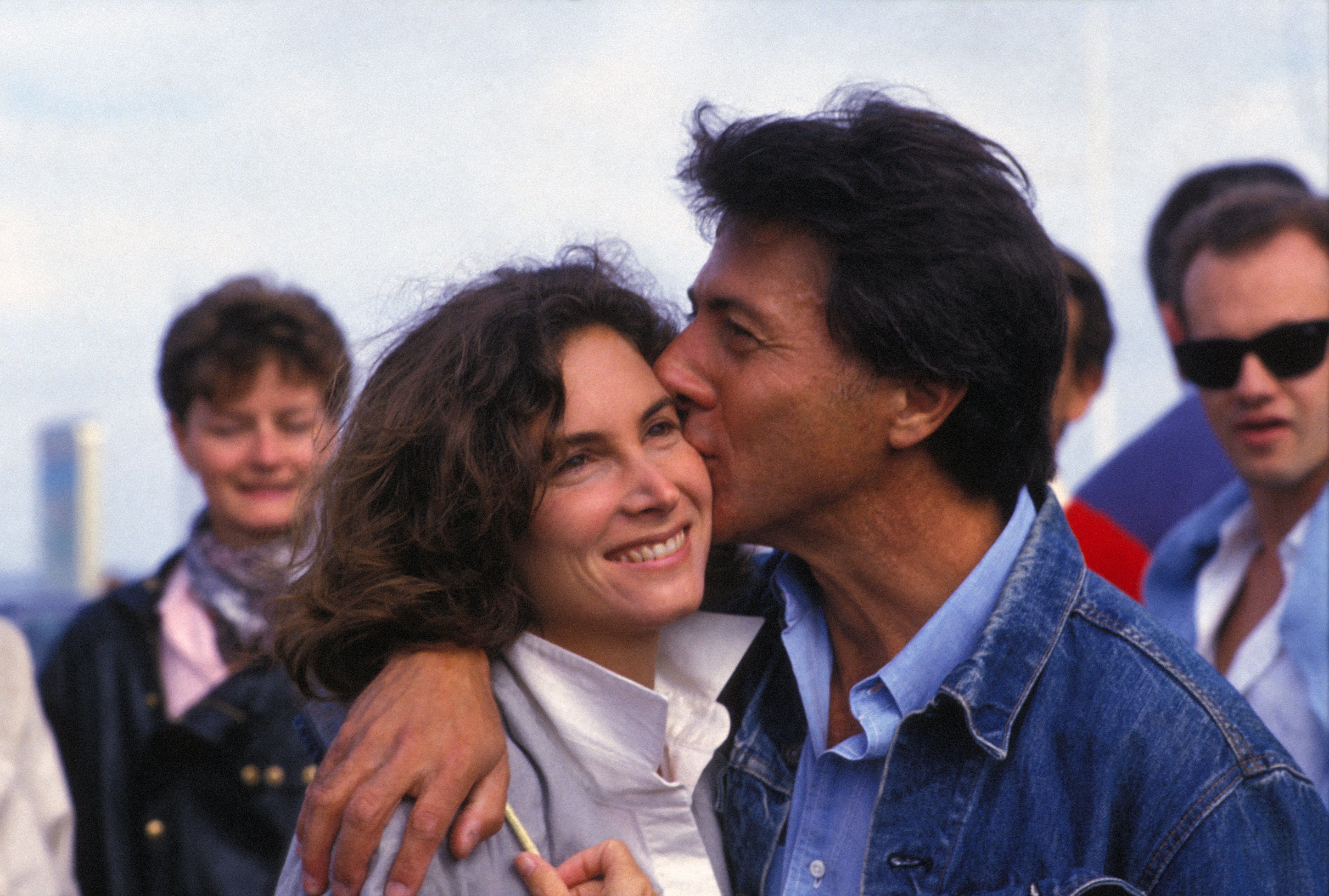 Pictured: Filmmaker Dustin Hoffman and his wife Lisa at the Deauville Festival in 1984, France | Photo: Getty Images