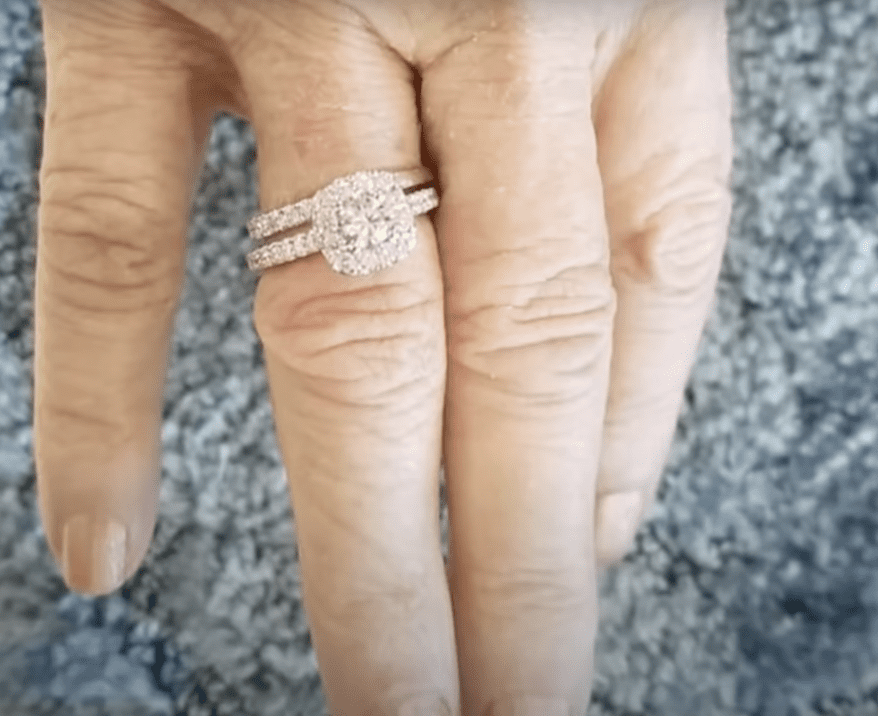 Donna Von Schwarz's new engagement ring. | Source: youtube.com/CBS News