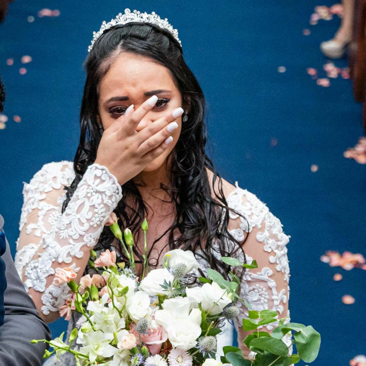 A bride in tears at the altar | Source: Pexels