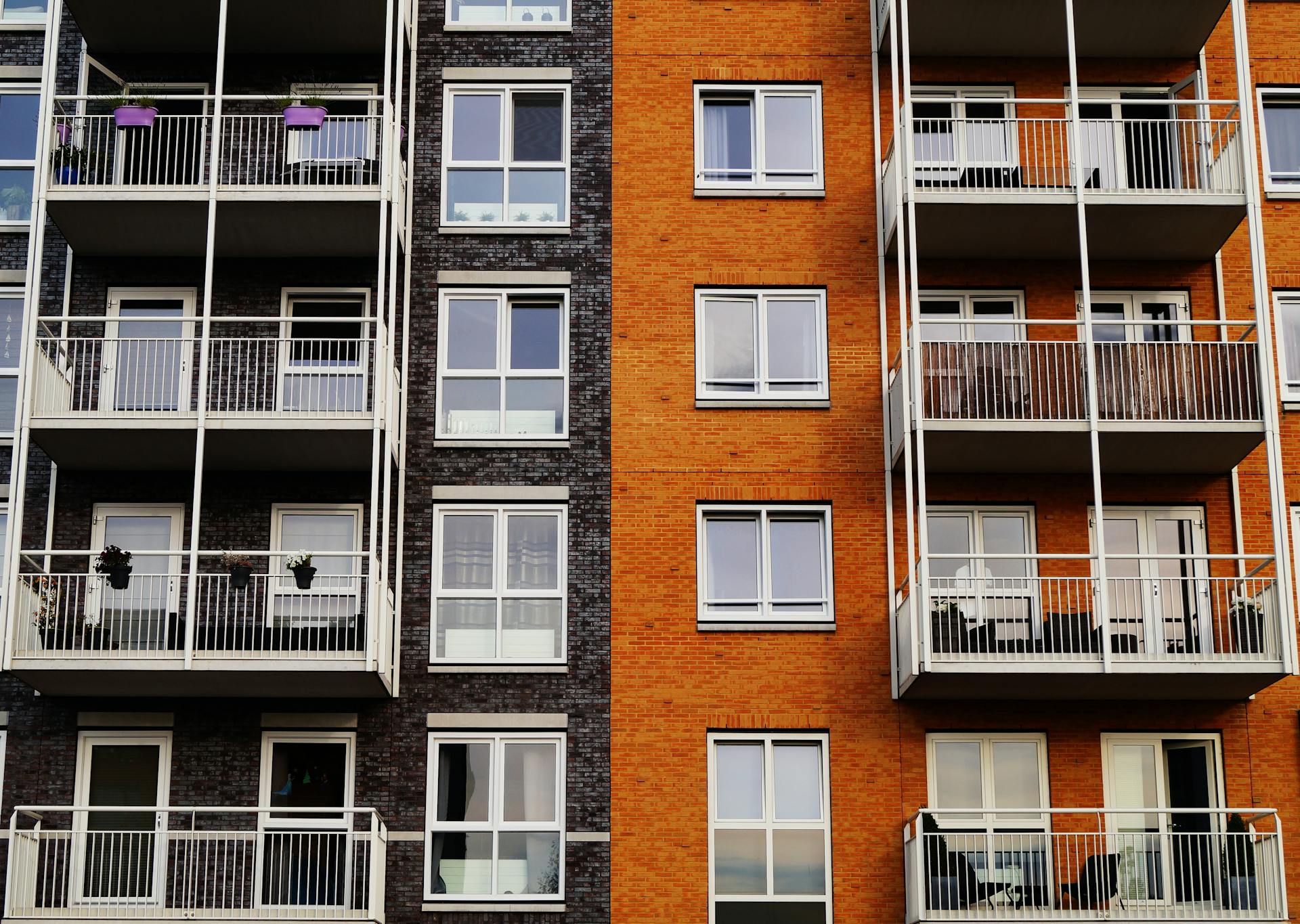 An apartment building | Source: Pexels